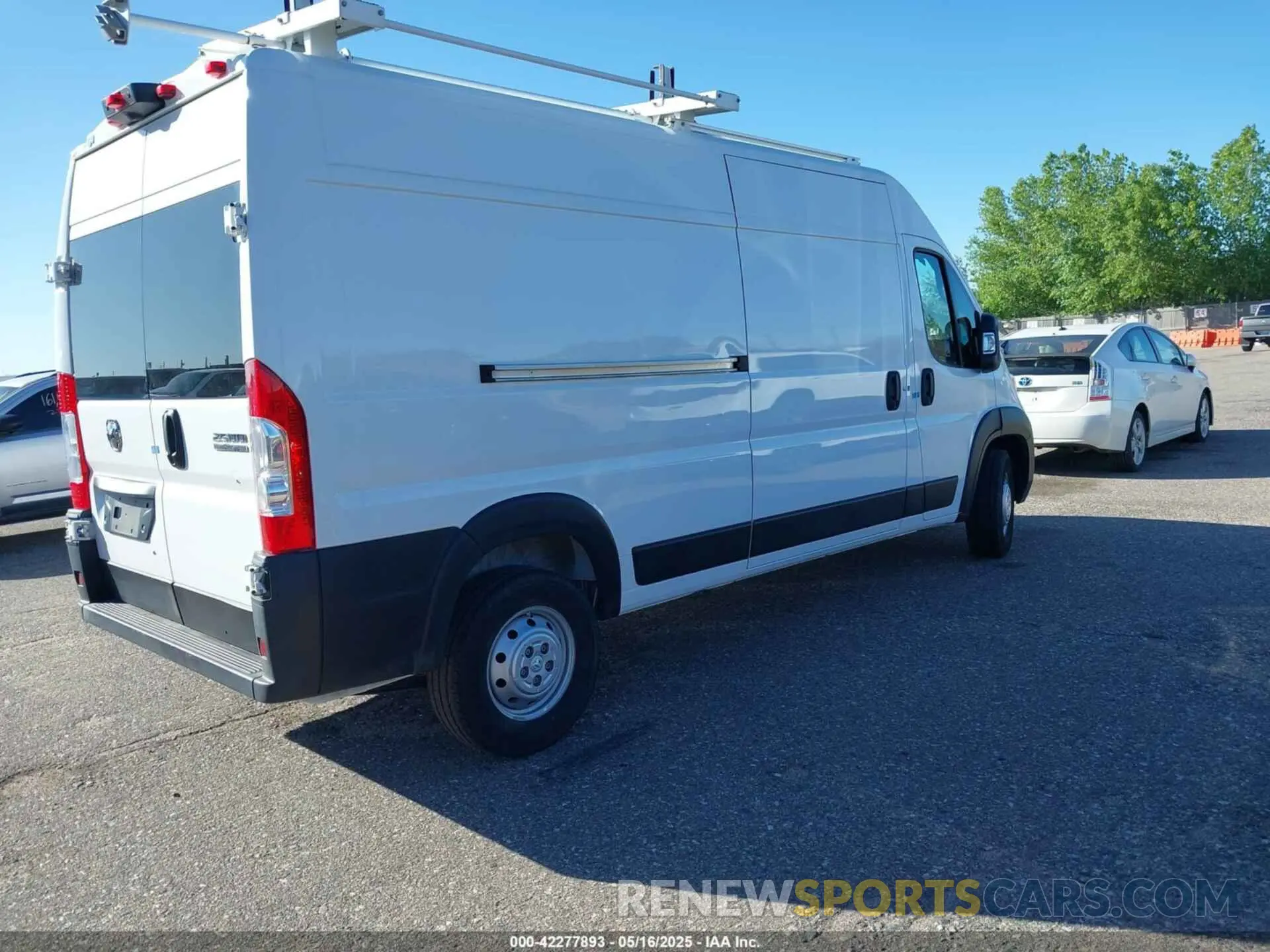 4 Photograph of a damaged car 3C6LRVDG8PE596328 RAM PROMASTER 2500 2023