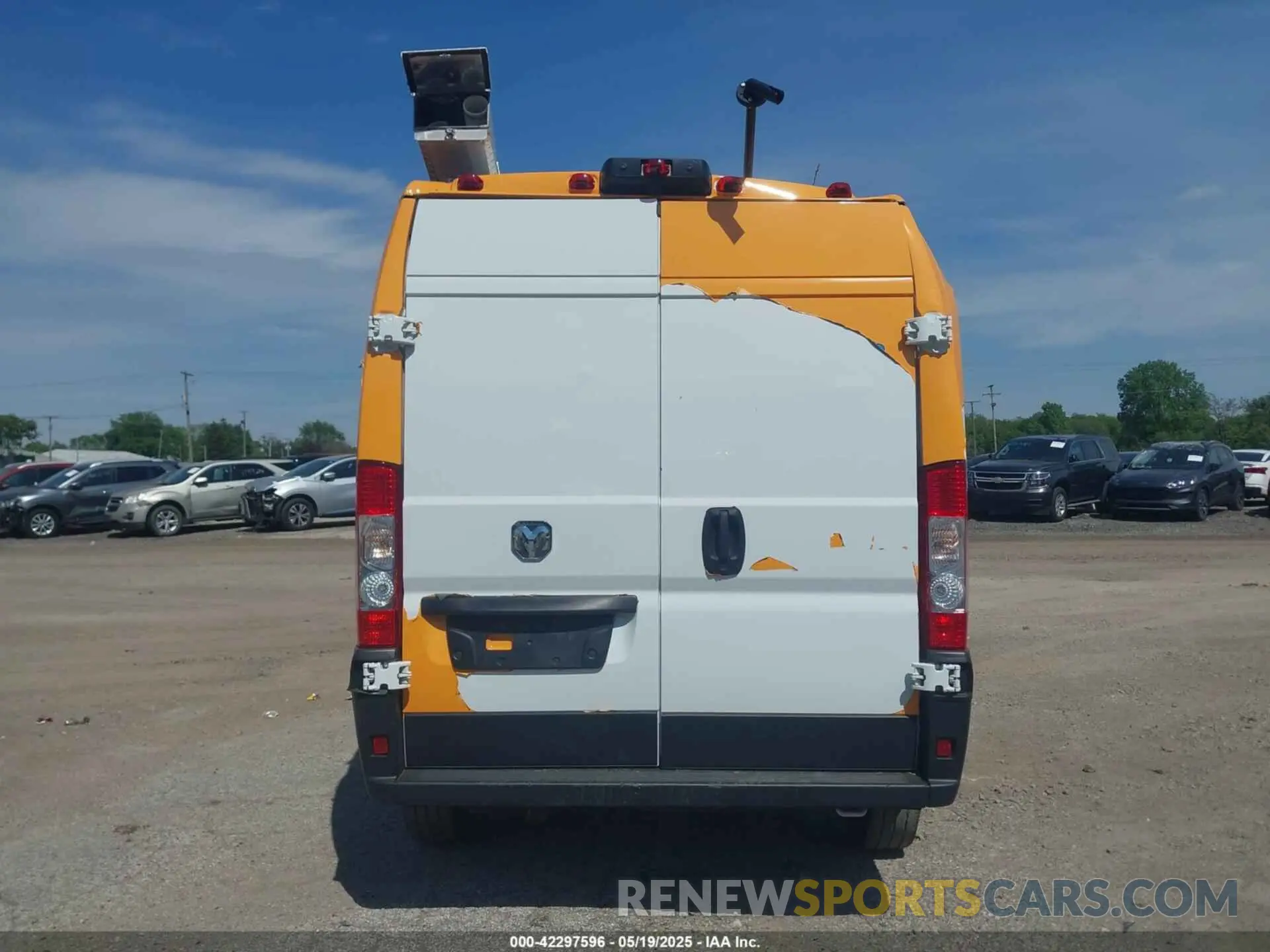 16 Photograph of a damaged car 3C6LRVDG8PE598712 RAM PROMASTER 2500 2023