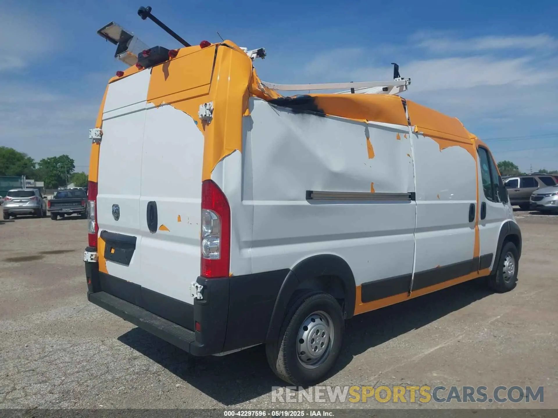 4 Photograph of a damaged car 3C6LRVDG8PE598712 RAM PROMASTER 2500 2023