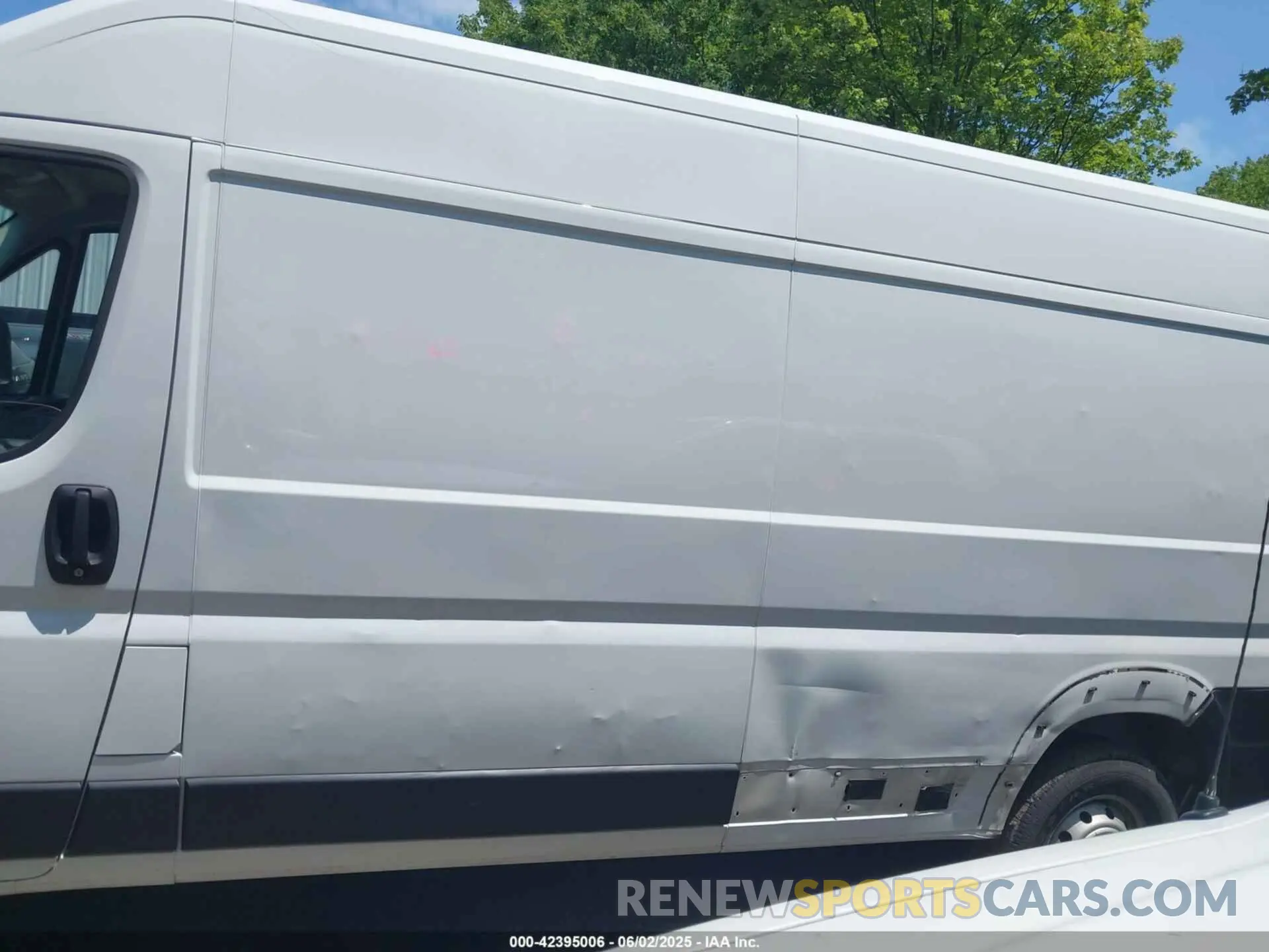 14 Photograph of a damaged car 3C6LRVDG8PE605870 RAM PROMASTER 2500 2023