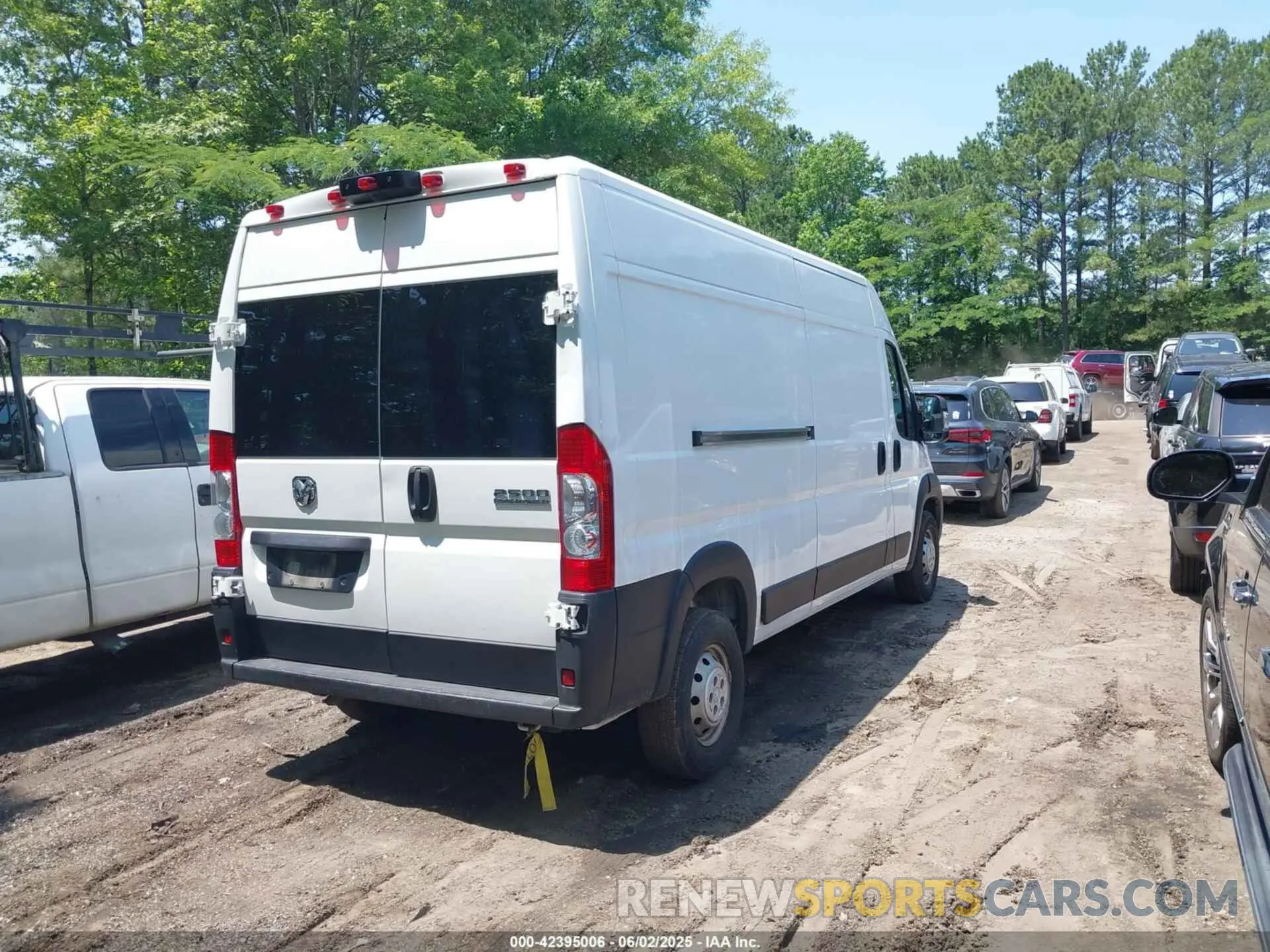 4 Photograph of a damaged car 3C6LRVDG8PE605870 RAM PROMASTER 2500 2023