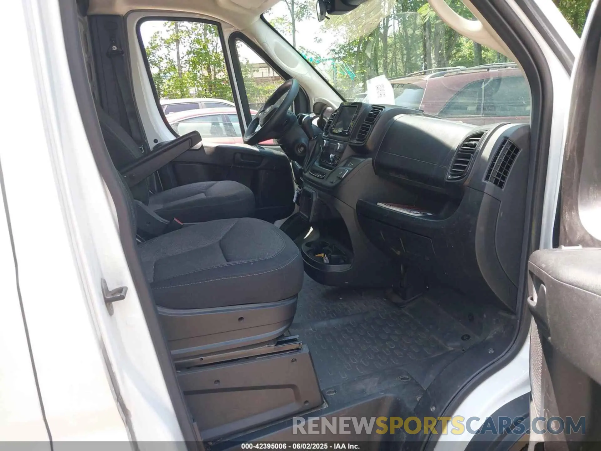 5 Photograph of a damaged car 3C6LRVDG8PE605870 RAM PROMASTER 2500 2023