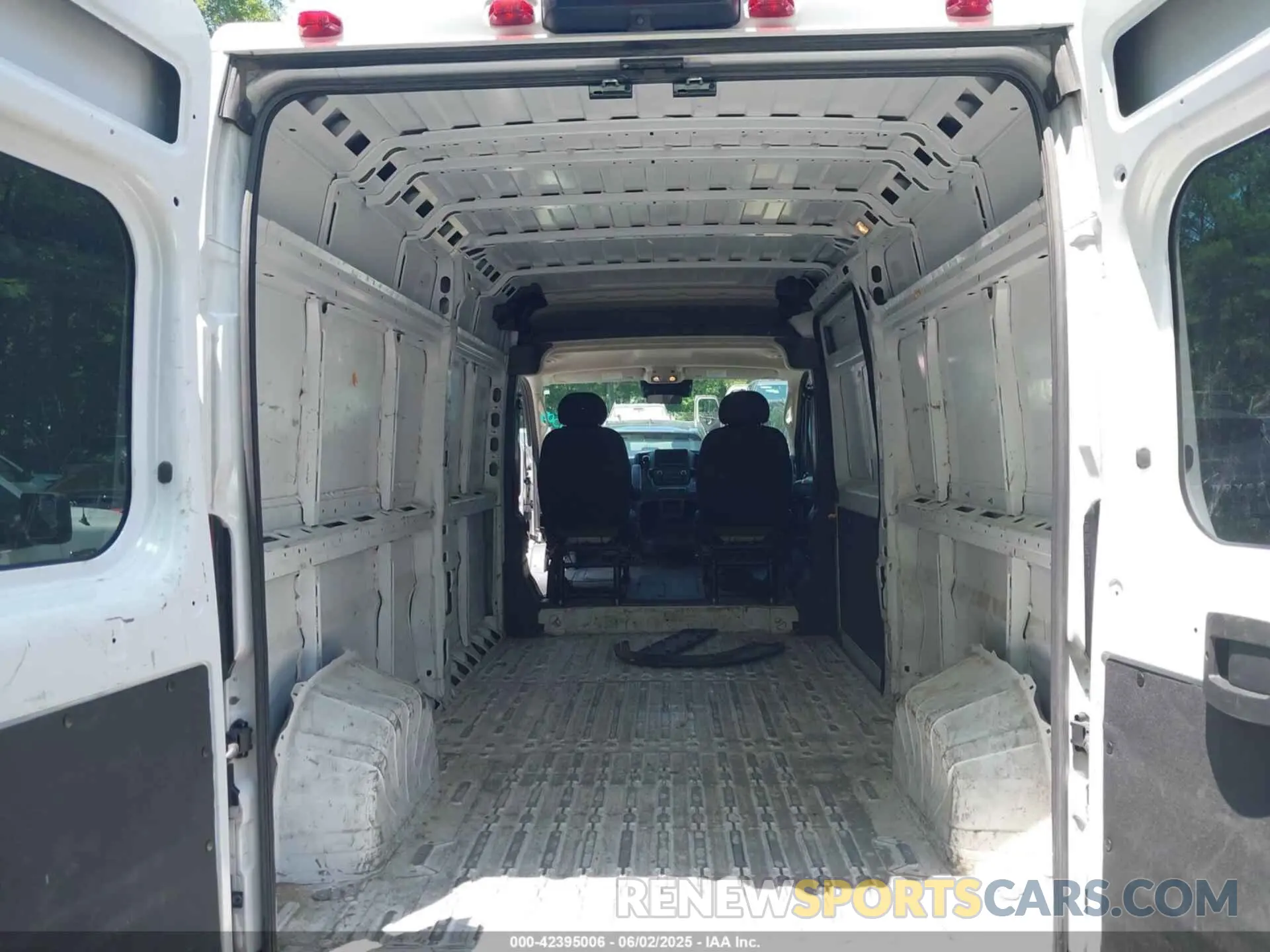 8 Photograph of a damaged car 3C6LRVDG8PE605870 RAM PROMASTER 2500 2023