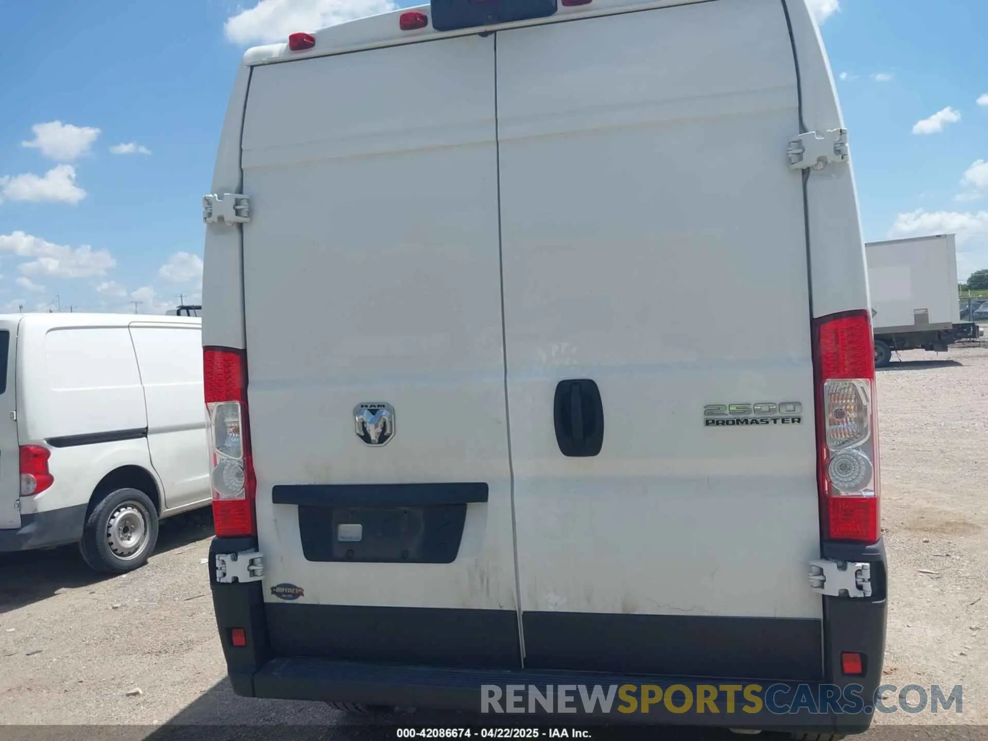 16 Photograph of a damaged car 3C6LRVDG9PE571678 RAM PROMASTER 2500 2023