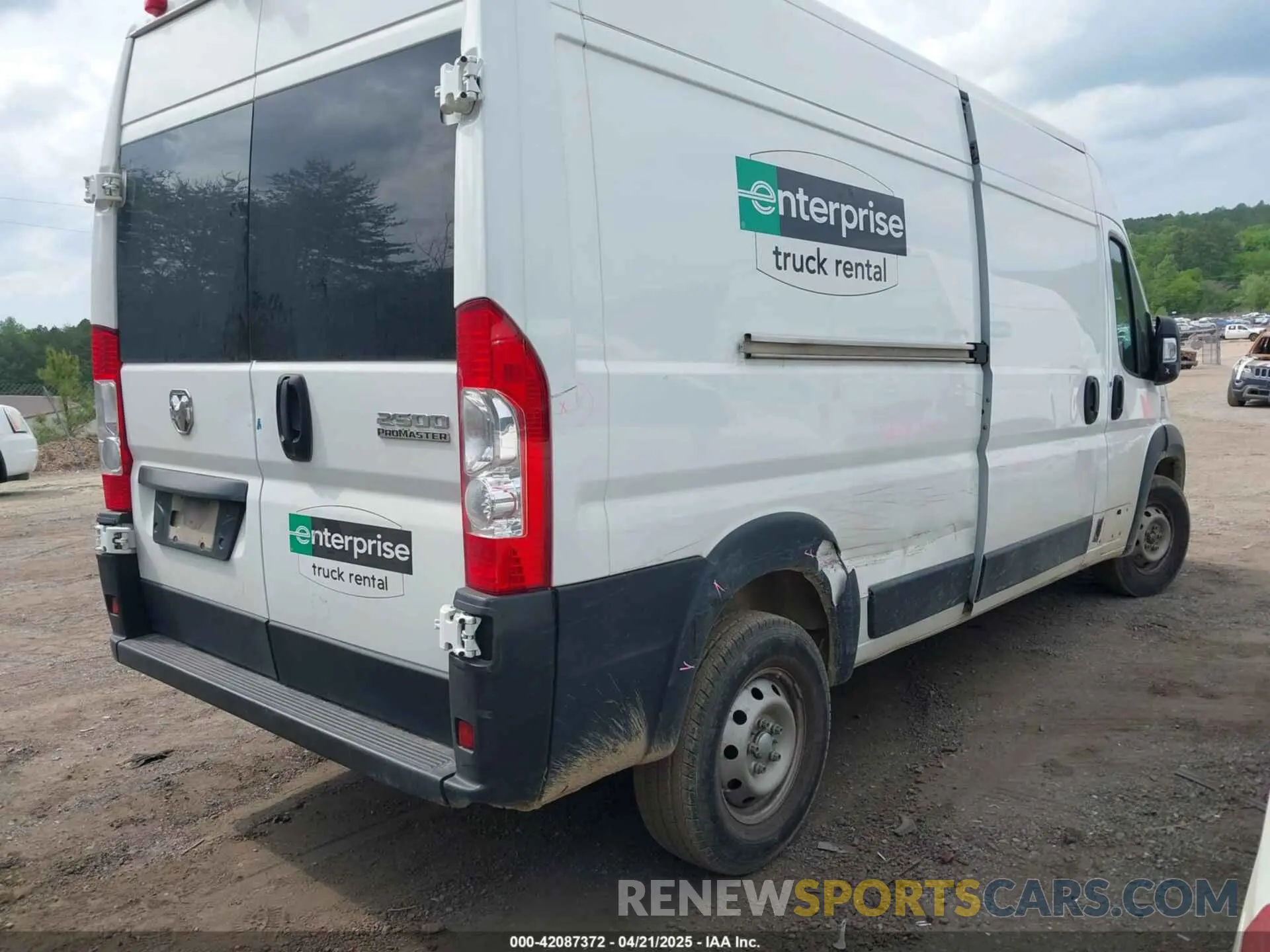 4 Photograph of a damaged car 3C6LRVDG9PE596287 RAM PROMASTER 2500 2023