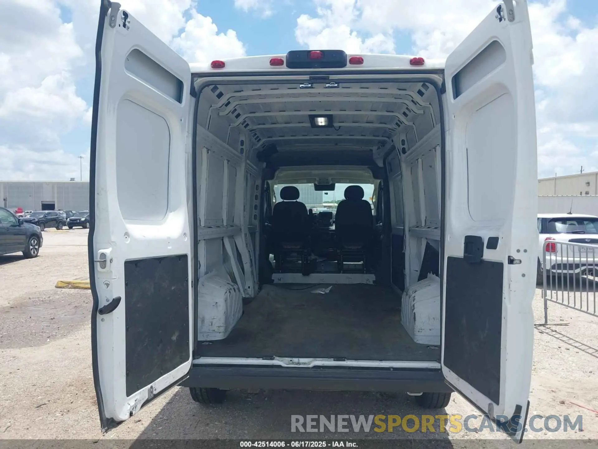17 Photograph of a damaged car 3C6LRVDGXPE586187 RAM PROMASTER 2500 2023