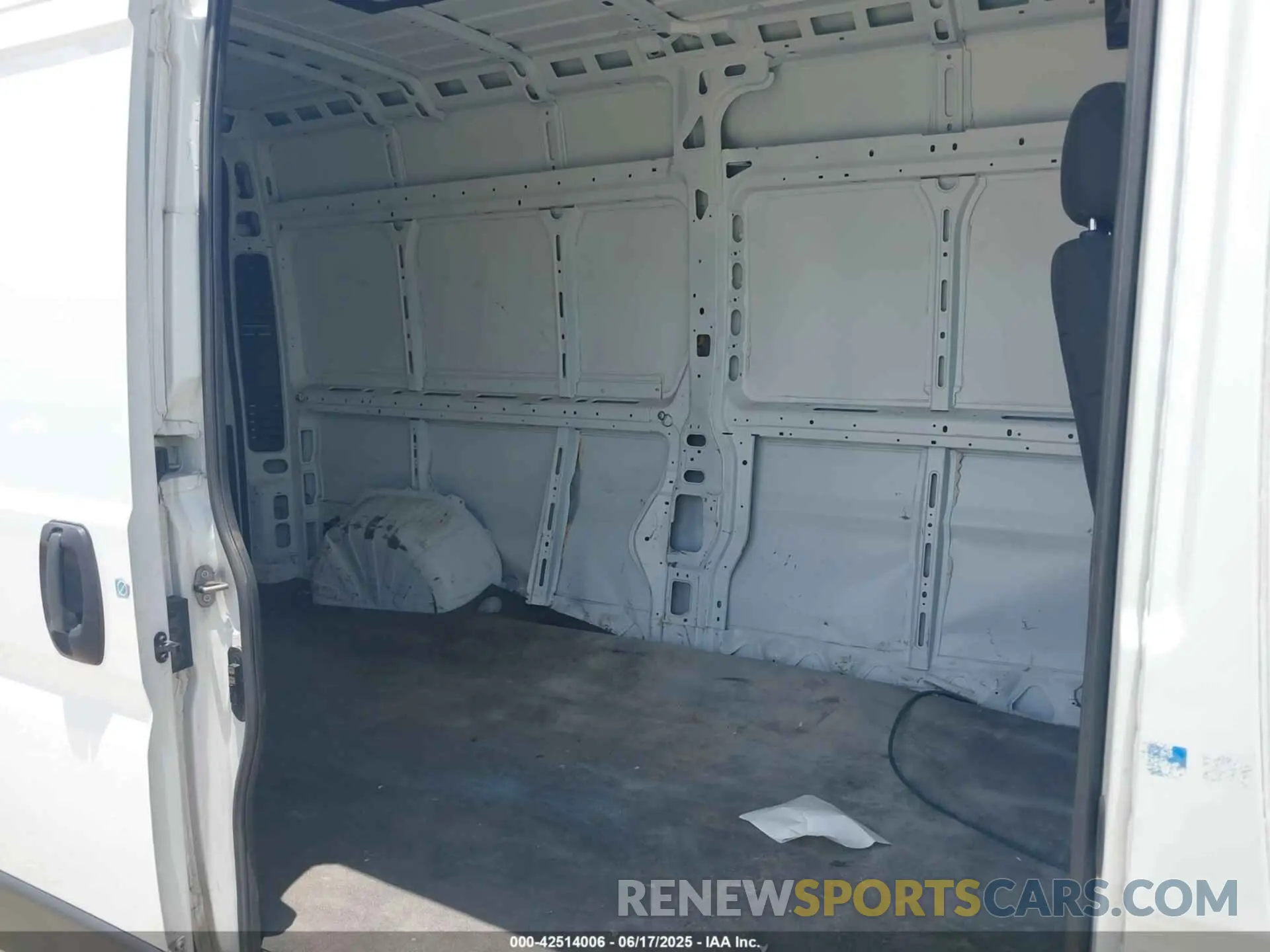 8 Photograph of a damaged car 3C6LRVDGXPE586187 RAM PROMASTER 2500 2023