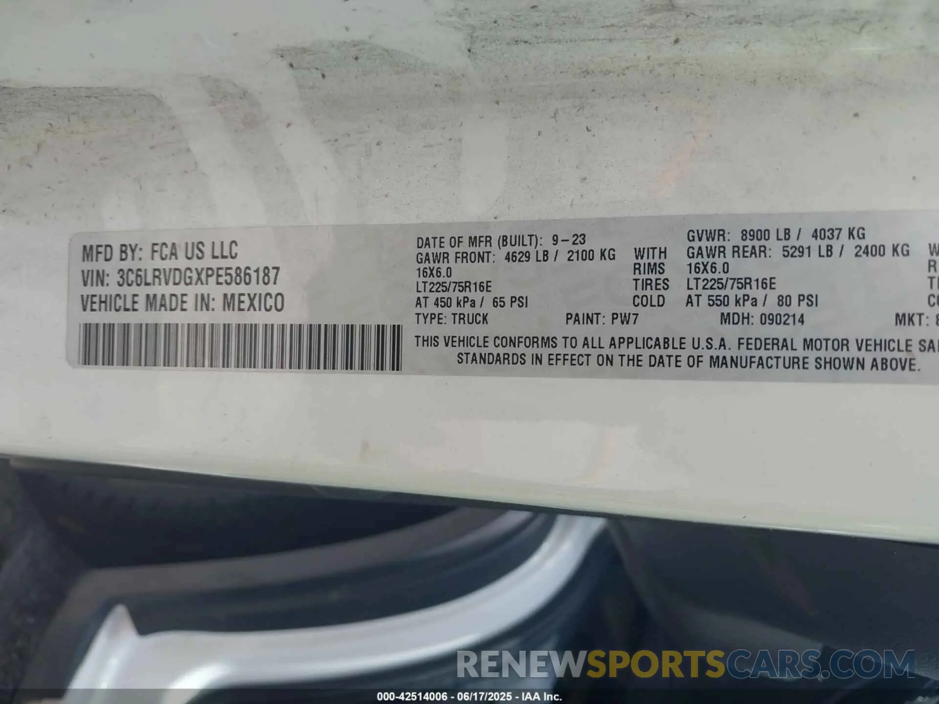 9 Photograph of a damaged car 3C6LRVDGXPE586187 RAM PROMASTER 2500 2023