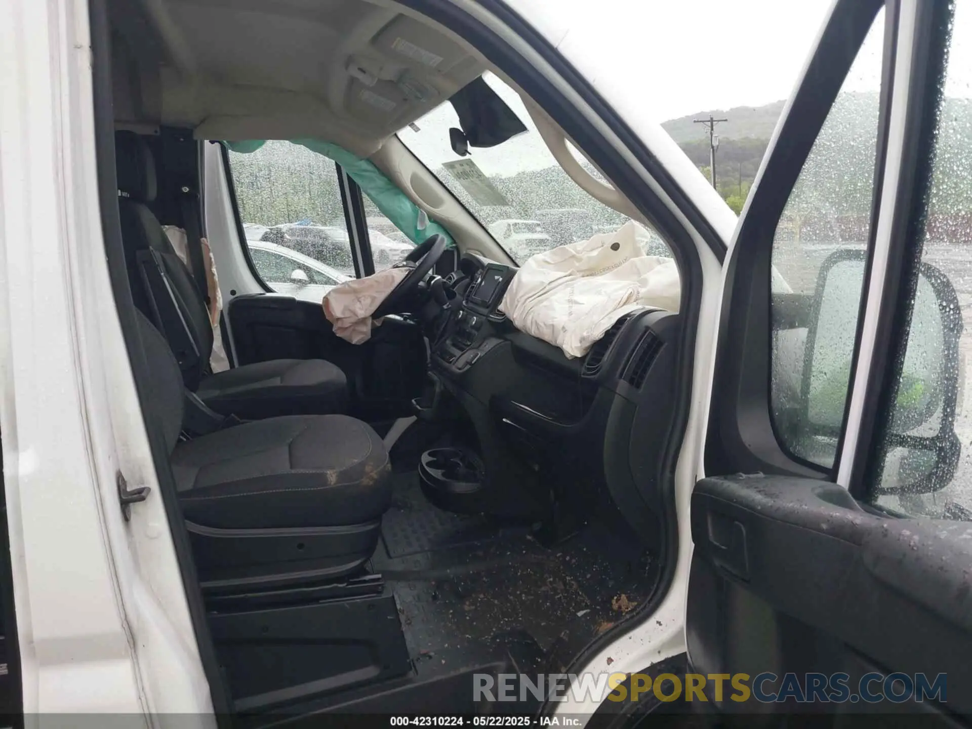 5 Photograph of a damaged car 3C6LRVPG4PE589677 RAM PROMASTER 2500 2023