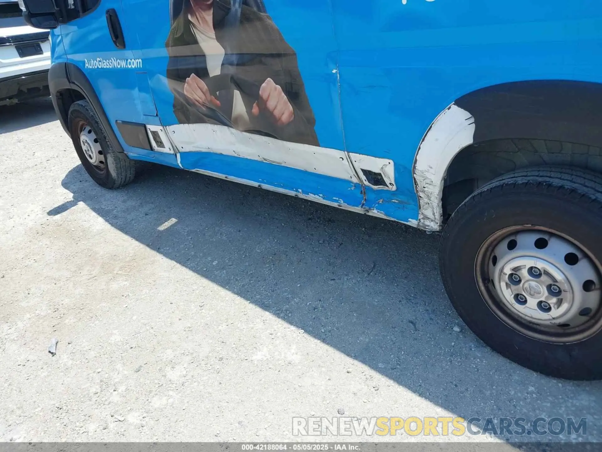 8 Photograph of a damaged car 3C6LRVVG5PE572504 RAM PROMASTER 2500 2023