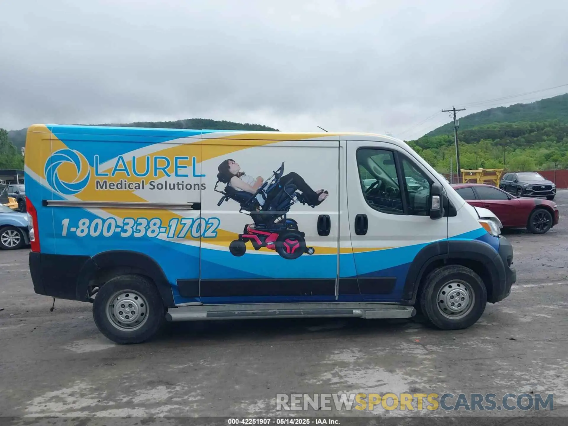 14 Photograph of a damaged car 3C6LRVVG6PE559518 RAM PROMASTER 2500 2023