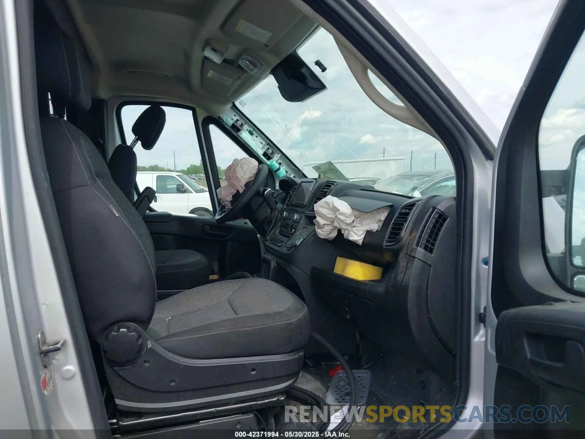 5 Photograph of a damaged car 3C6LRVDG0RE130136 RAM PROMASTER 2500 2024