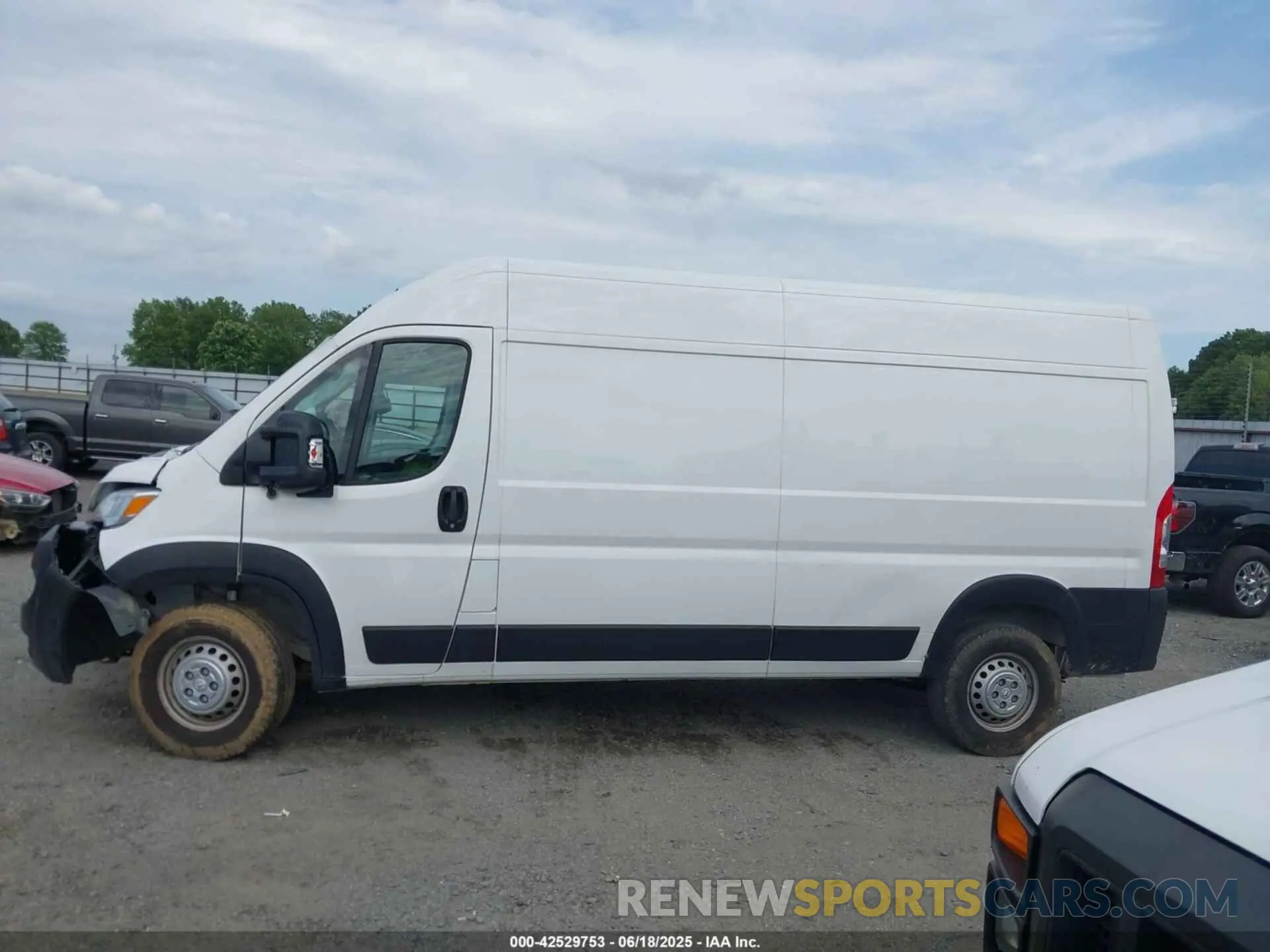 14 Photograph of a damaged car 3C6LRVDG3RE138215 RAM PROMASTER 2500 2024