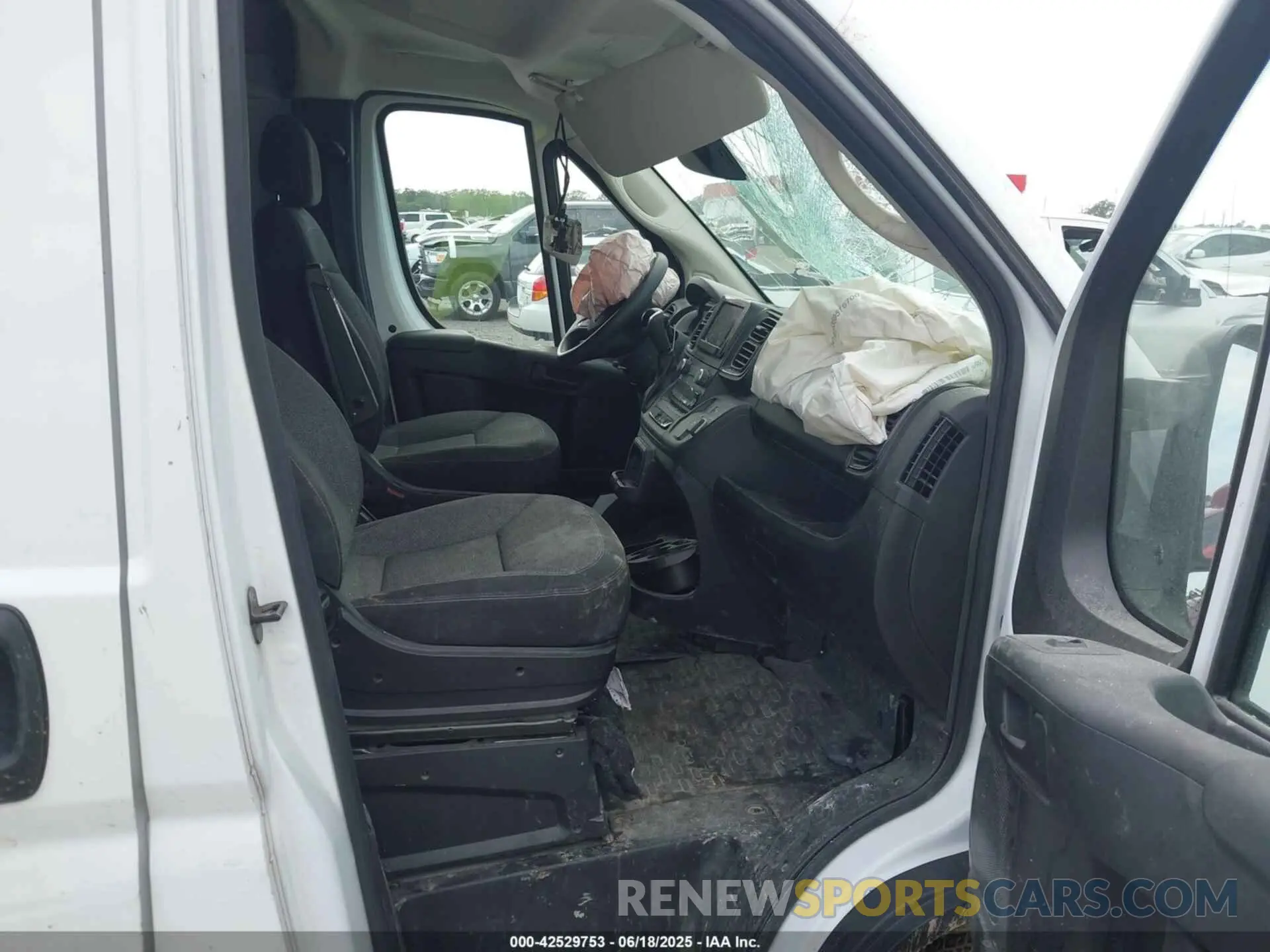 5 Photograph of a damaged car 3C6LRVDG3RE138215 RAM PROMASTER 2500 2024