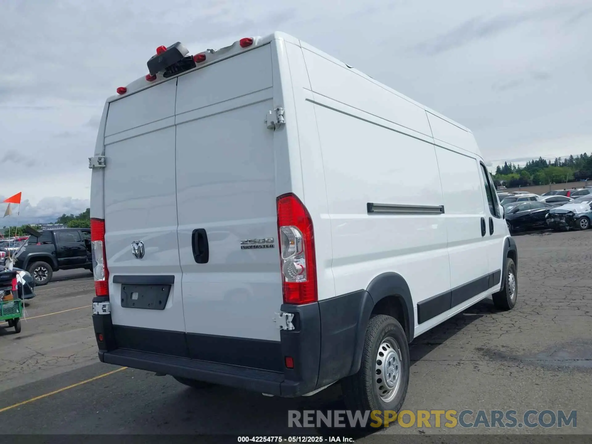 4 Photograph of a damaged car 3C6LRVDG4SE507511 RAM PROMASTER 2500 2025