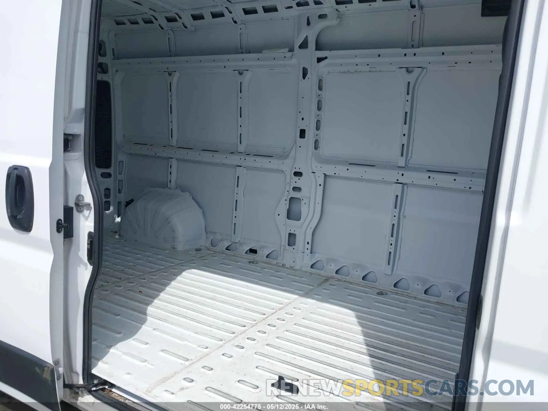 8 Photograph of a damaged car 3C6LRVDG4SE507511 RAM PROMASTER 2500 2025