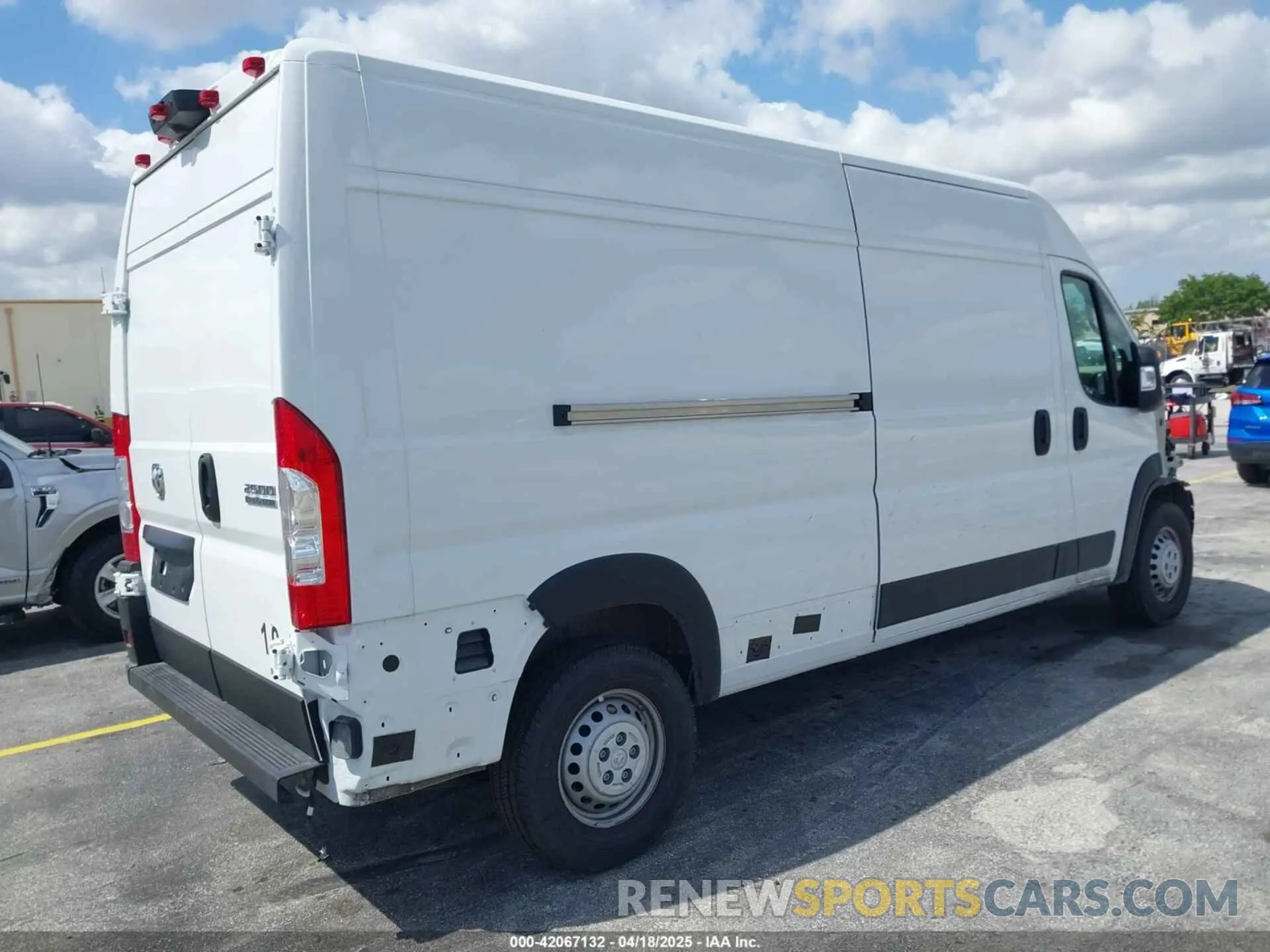 4 Photograph of a damaged car 3C6LRVDG8SE518592 RAM PROMASTER 2500 2025