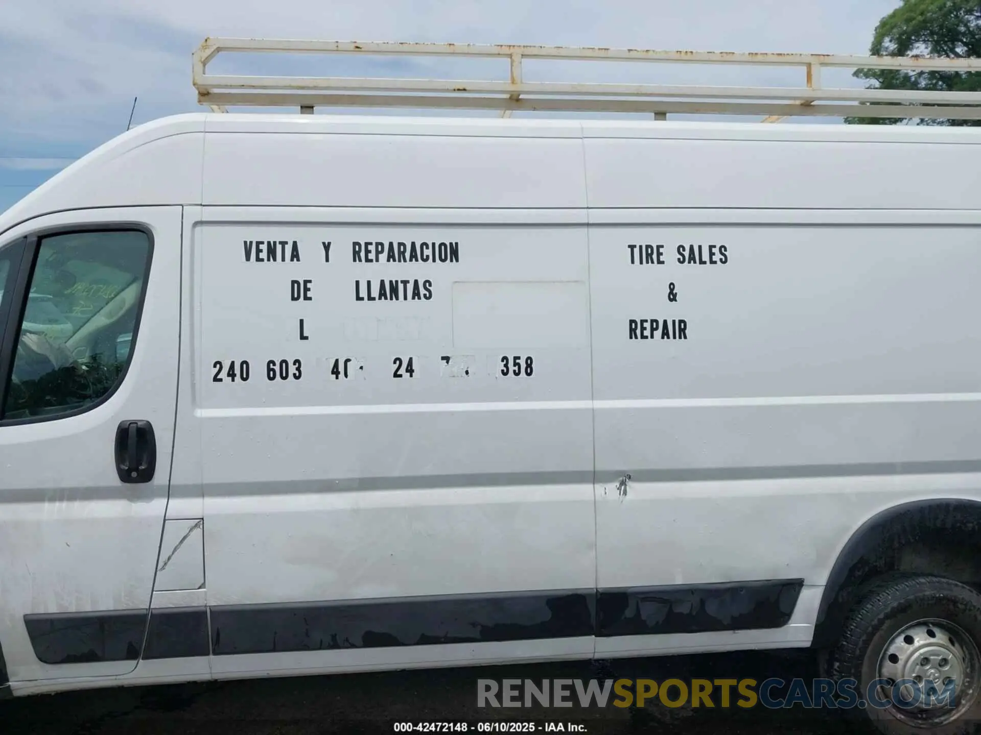 14 Photograph of a damaged car 3C6URVHG7KE515276 RAM PROMASTER 3500 2019