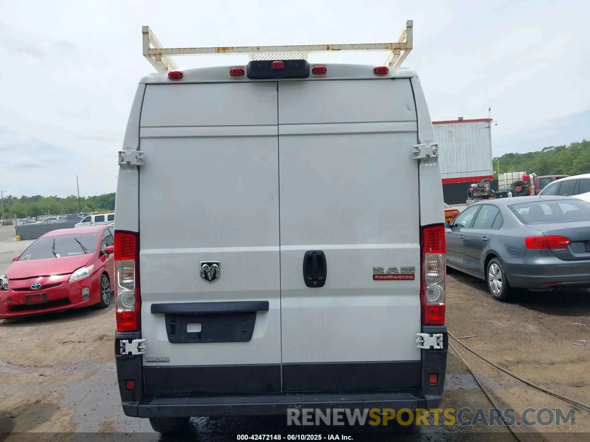 16 Photograph of a damaged car 3C6URVHG7KE515276 RAM PROMASTER 3500 2019