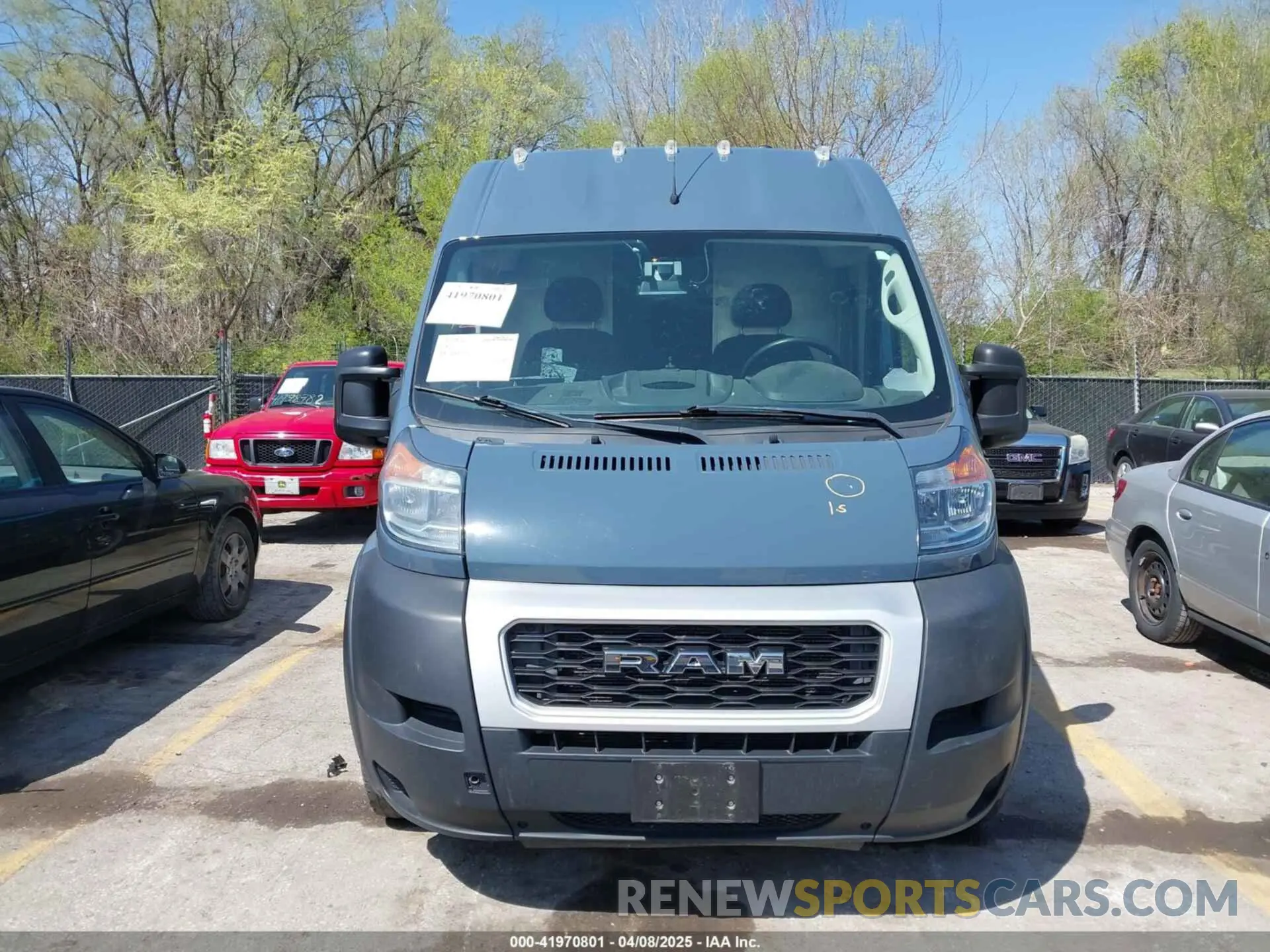 12 Photograph of a damaged car 3C6URVJG0KE561834 RAM PROMASTER 3500 2019