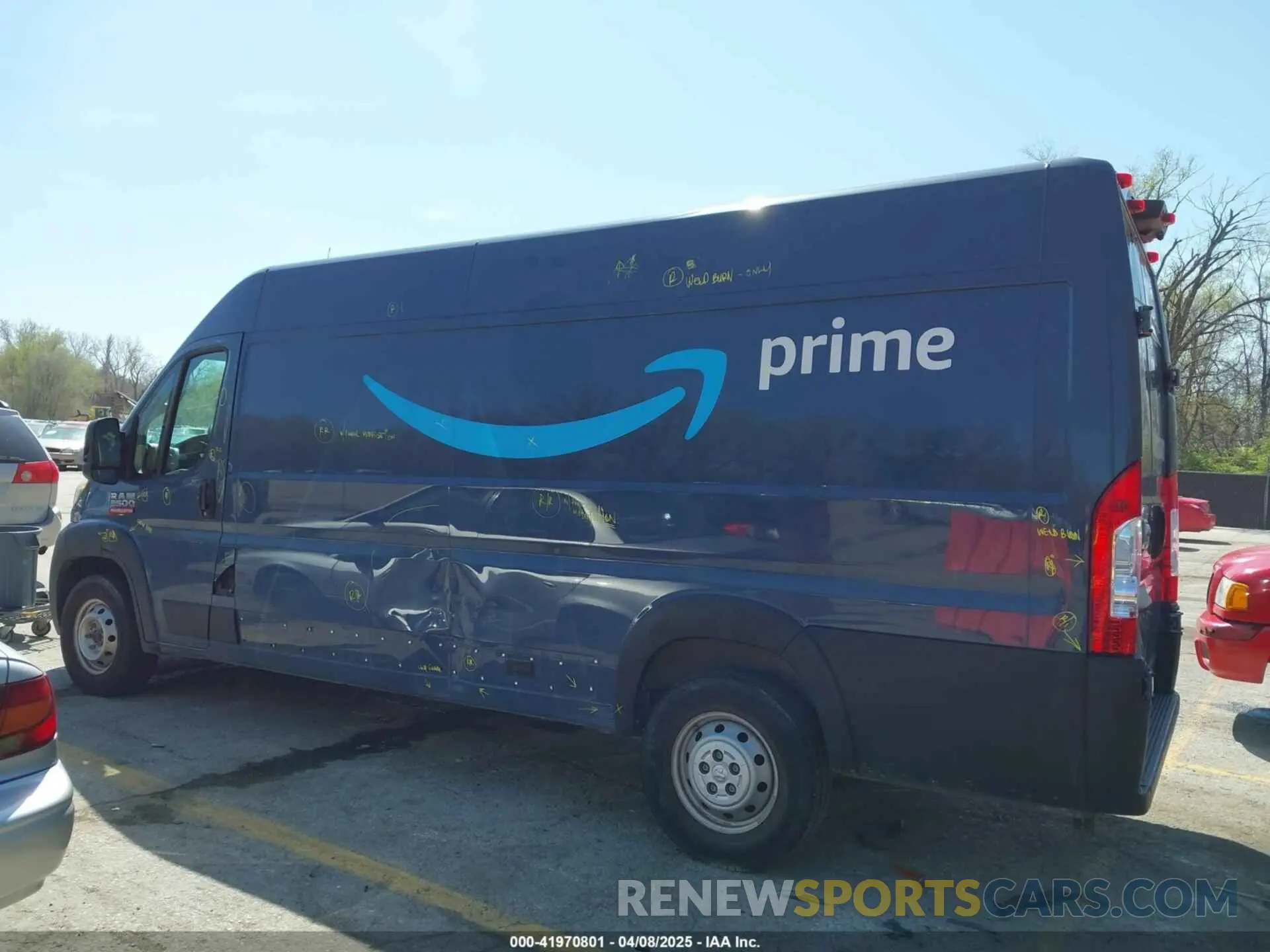 14 Photograph of a damaged car 3C6URVJG0KE561834 RAM PROMASTER 3500 2019
