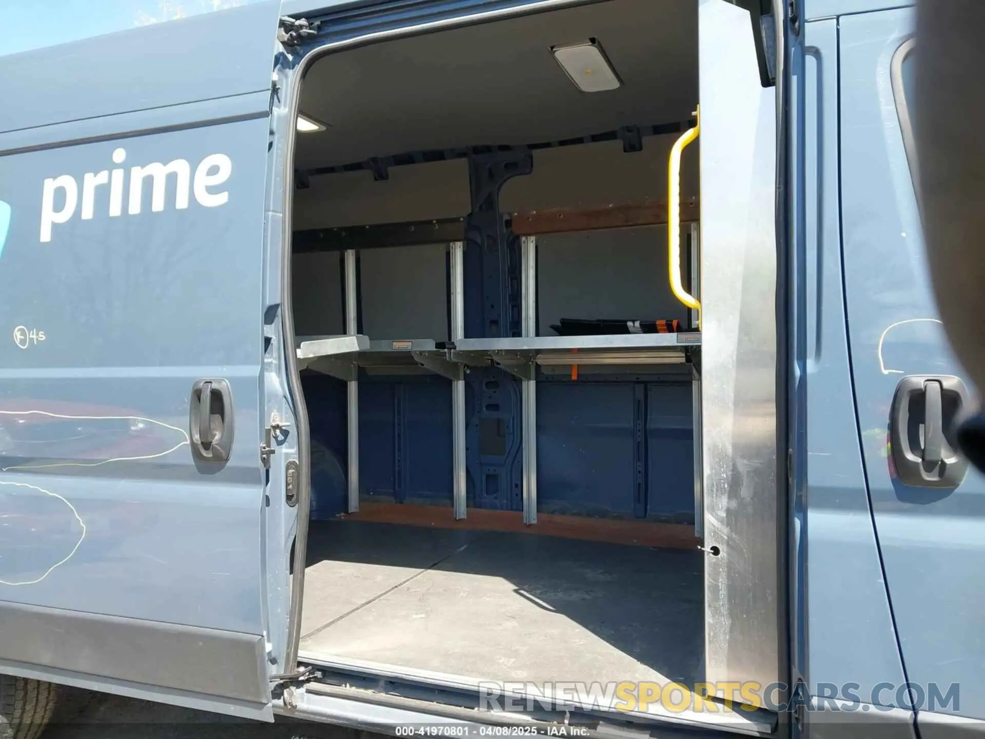 8 Photograph of a damaged car 3C6URVJG0KE561834 RAM PROMASTER 3500 2019