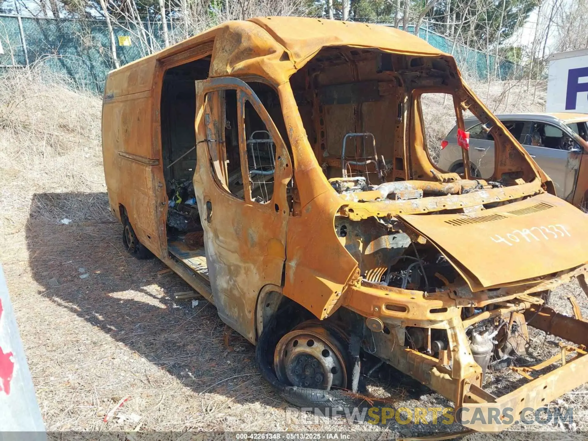 1 Photograph of a damaged car 3C6URVJG3KE564677 RAM PROMASTER 3500 2019