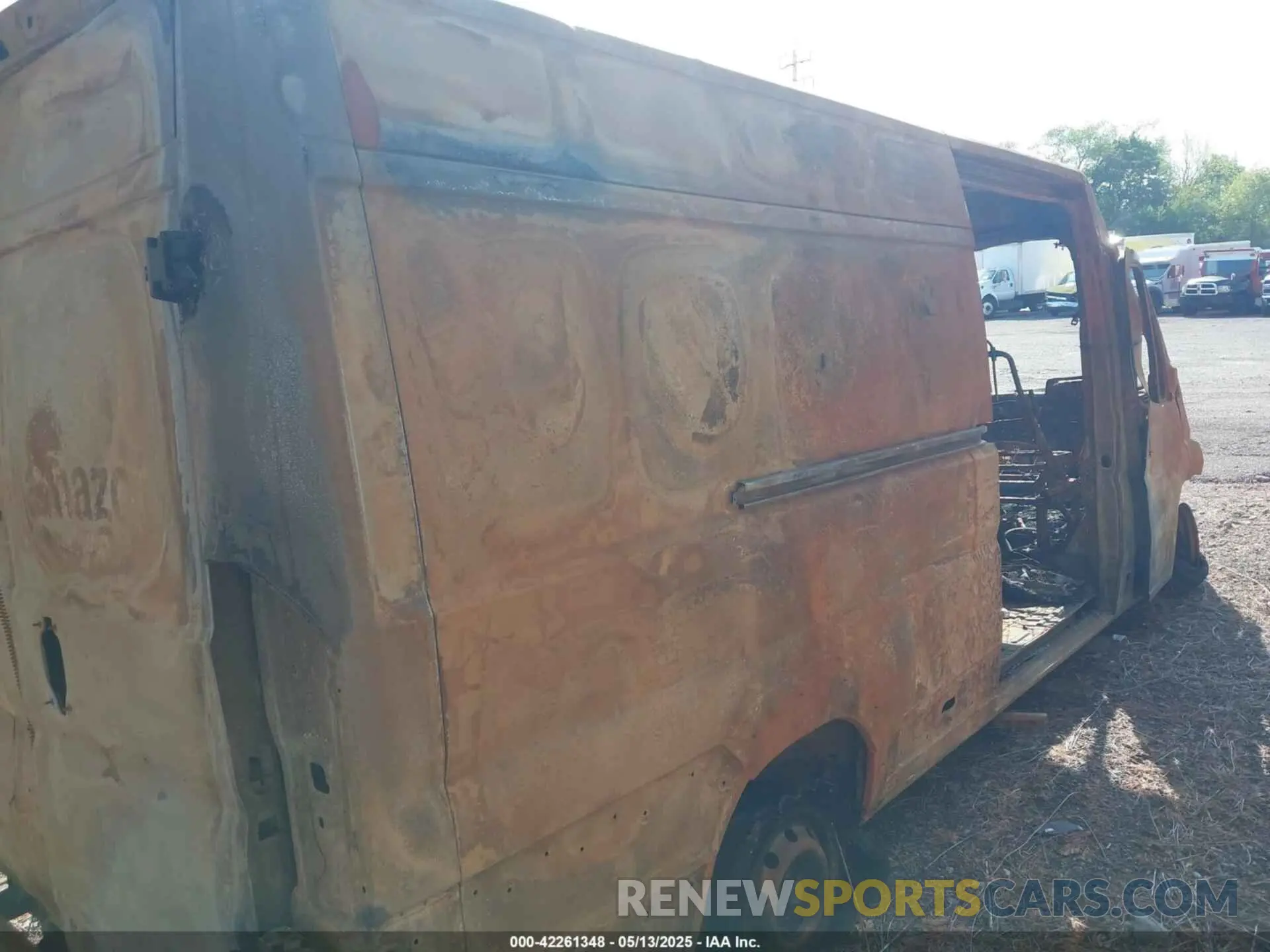 4 Photograph of a damaged car 3C6URVJG3KE564677 RAM PROMASTER 3500 2019