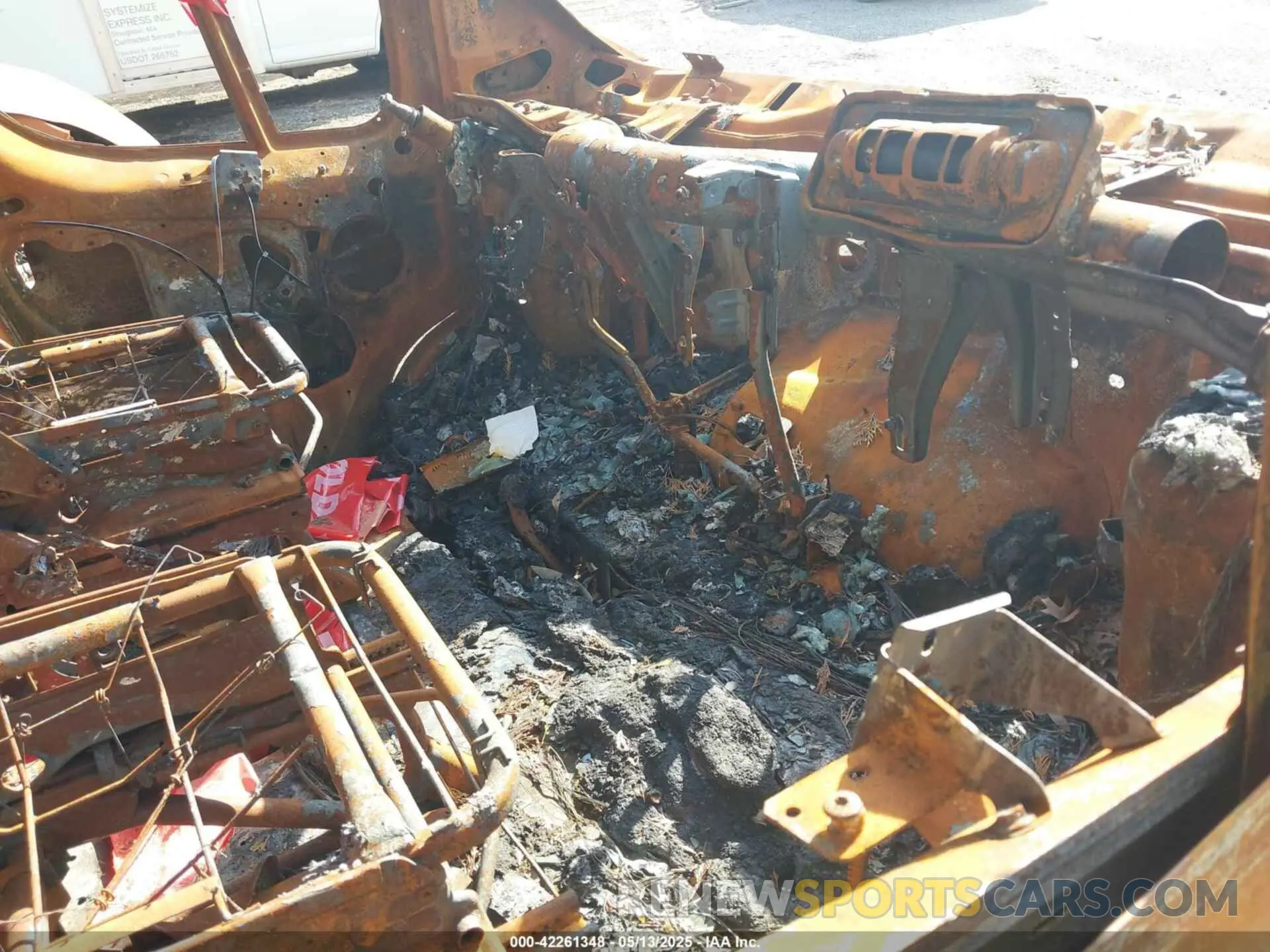 5 Photograph of a damaged car 3C6URVJG3KE564677 RAM PROMASTER 3500 2019