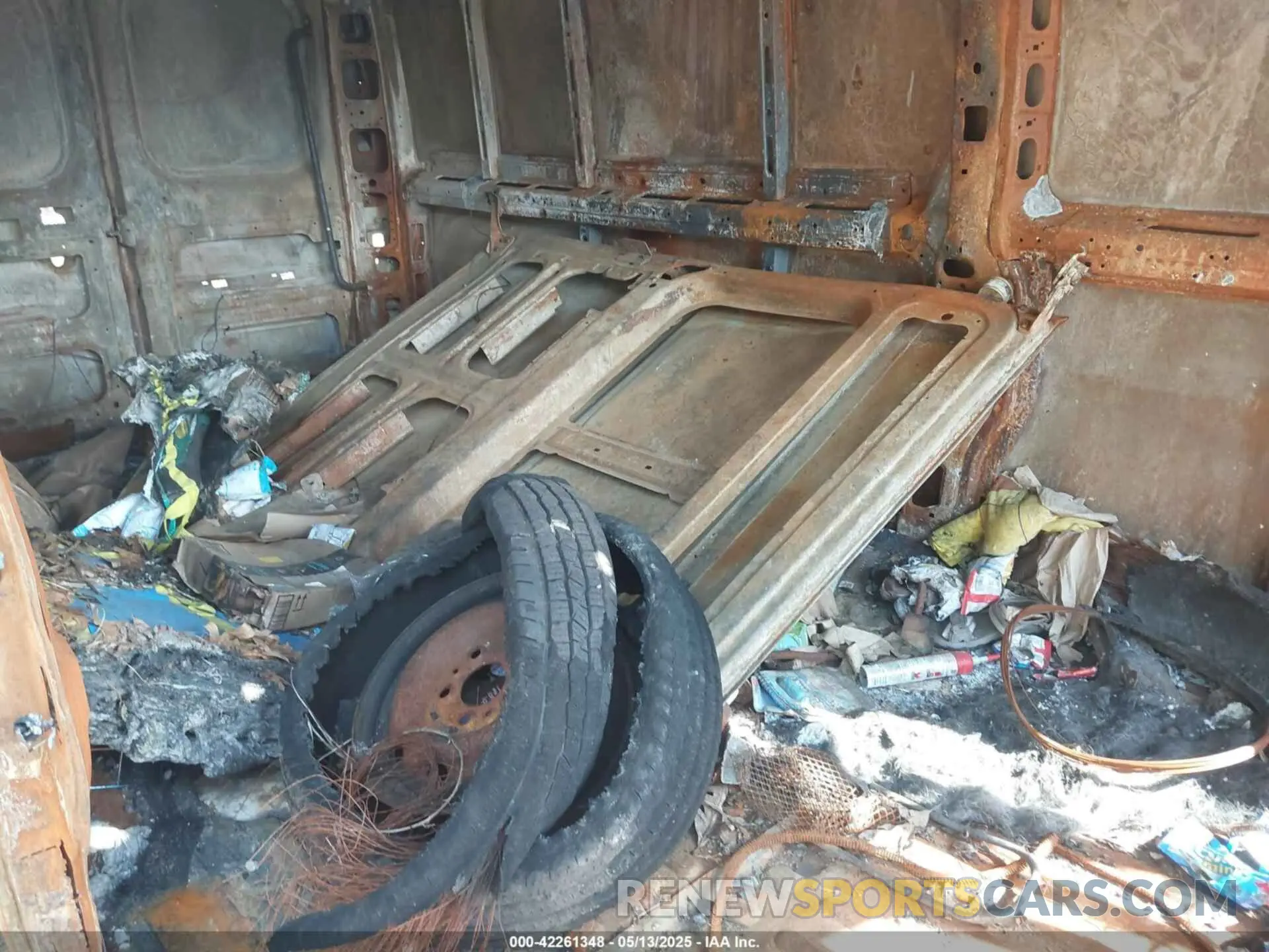8 Photograph of a damaged car 3C6URVJG3KE564677 RAM PROMASTER 3500 2019