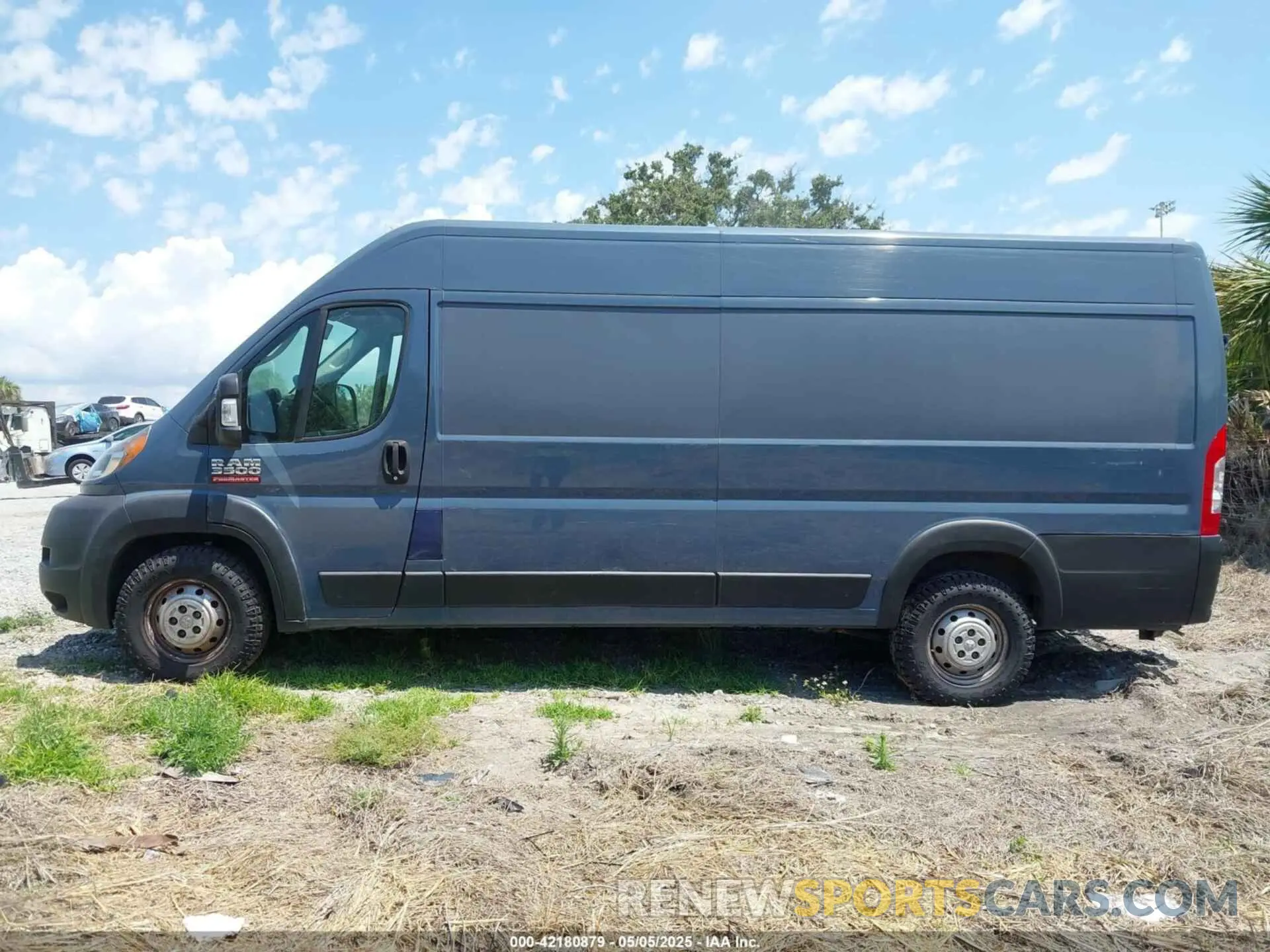 14 Photograph of a damaged car 3C6URVJG4KE558841 RAM PROMASTER 3500 2019