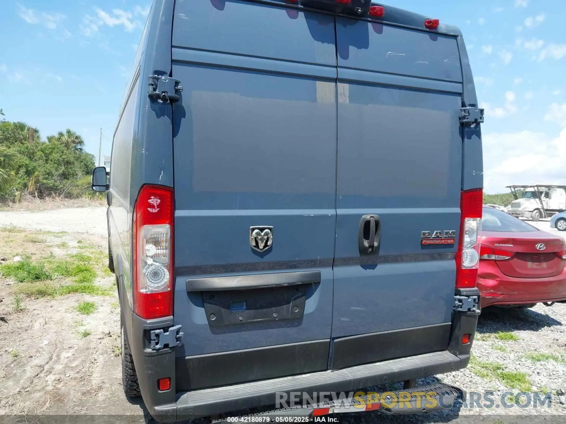 16 Photograph of a damaged car 3C6URVJG4KE558841 RAM PROMASTER 3500 2019