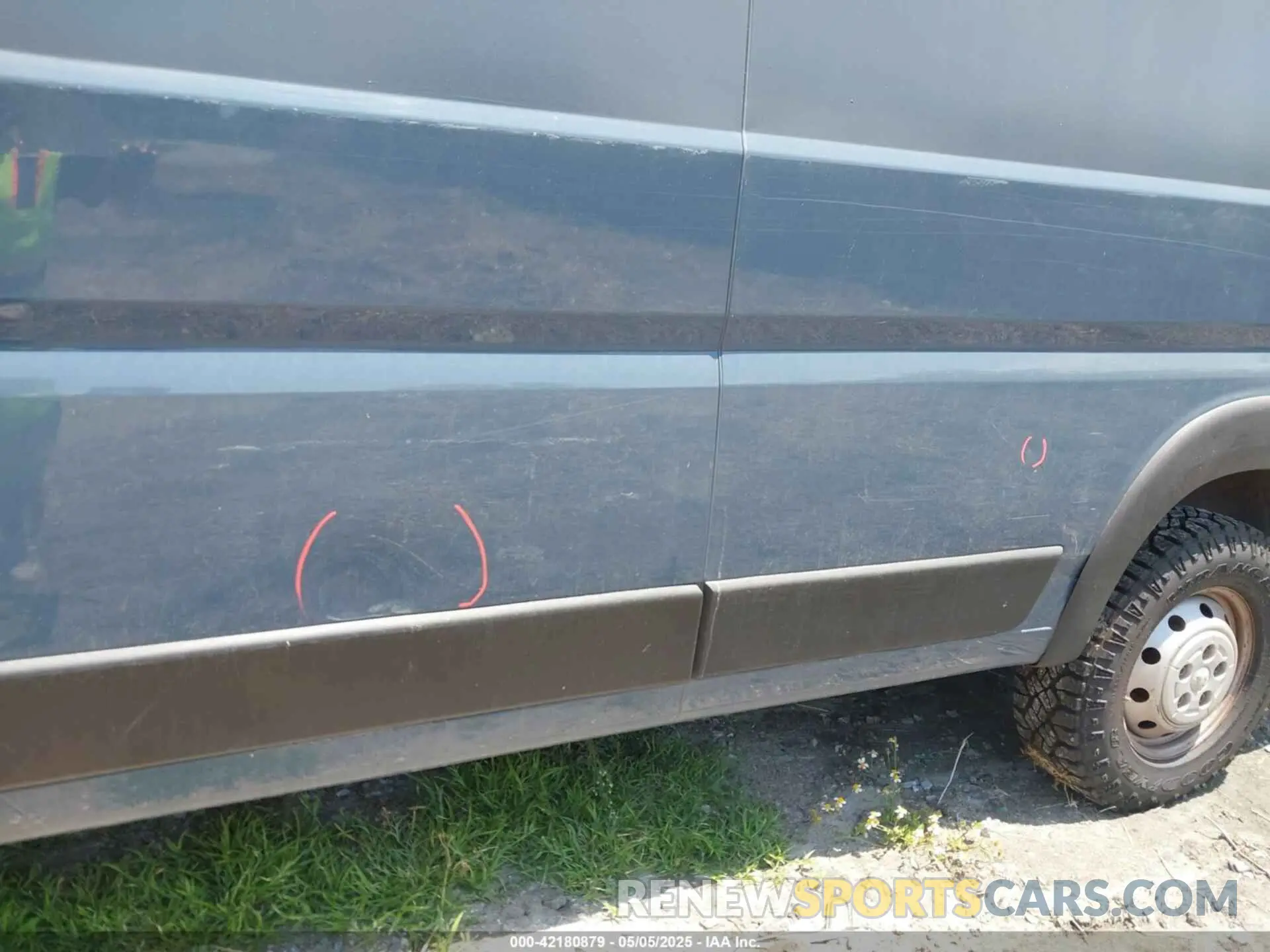 19 Photograph of a damaged car 3C6URVJG4KE558841 RAM PROMASTER 3500 2019