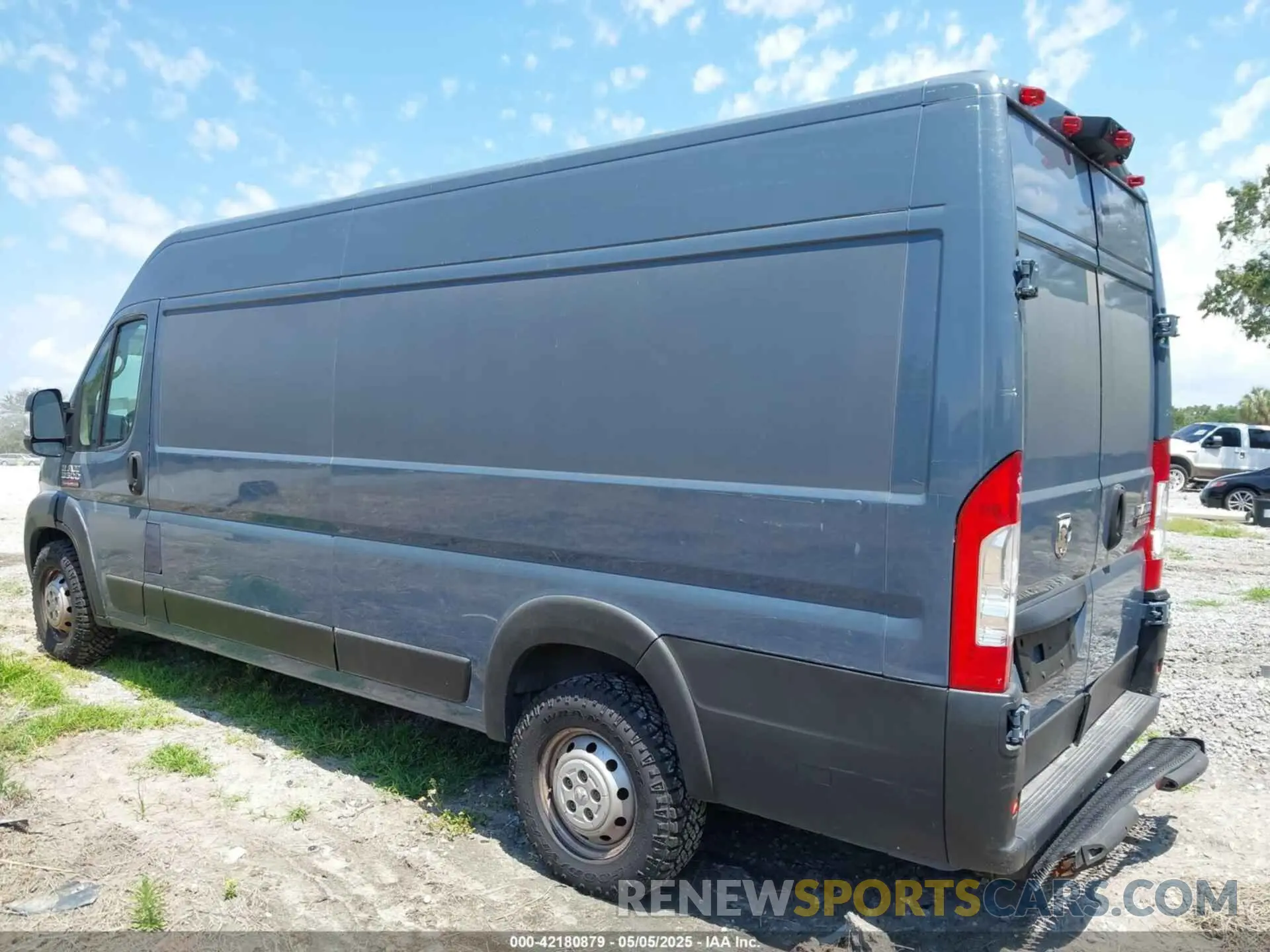 3 Photograph of a damaged car 3C6URVJG4KE558841 RAM PROMASTER 3500 2019