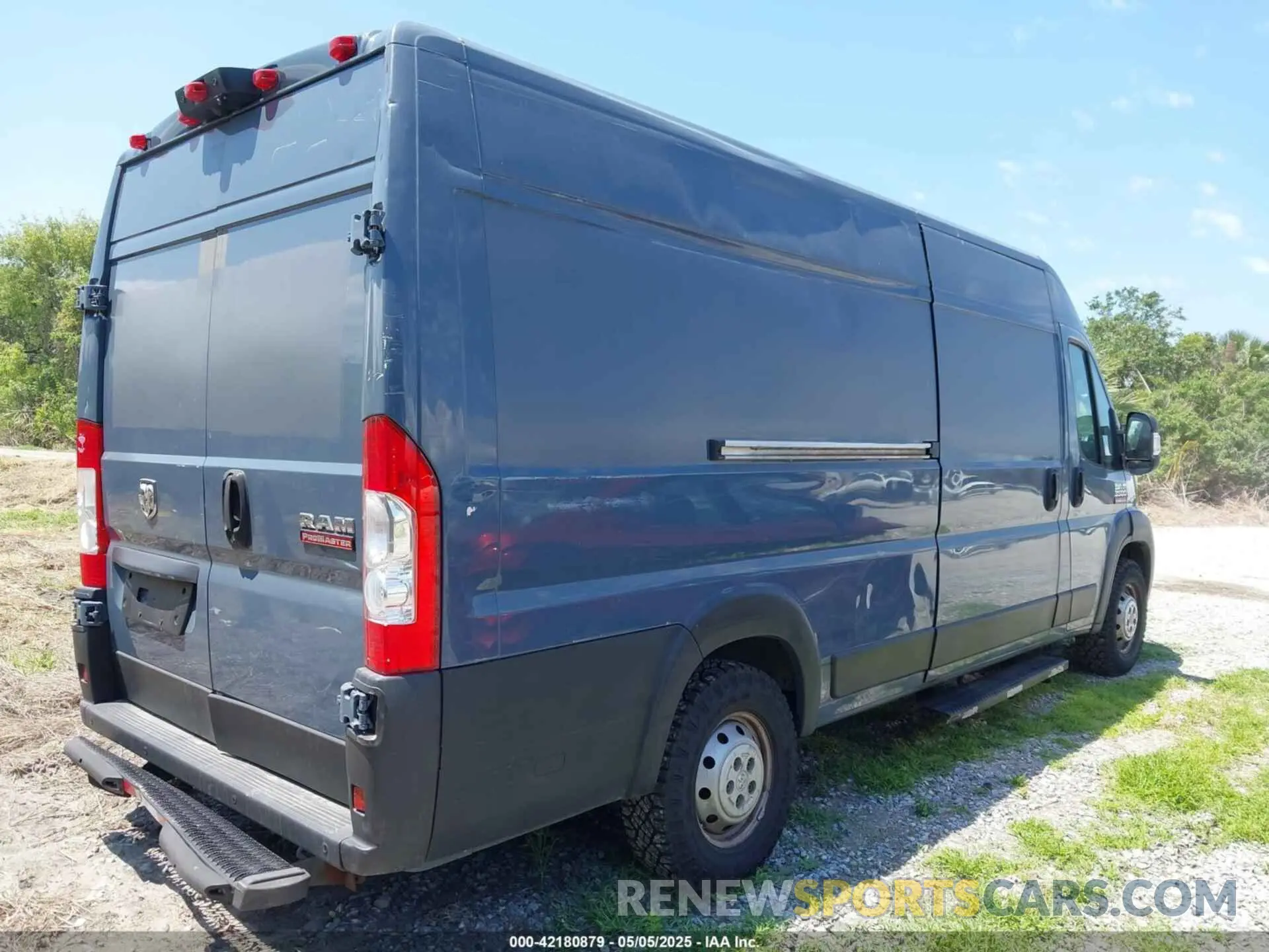 4 Photograph of a damaged car 3C6URVJG4KE558841 RAM PROMASTER 3500 2019
