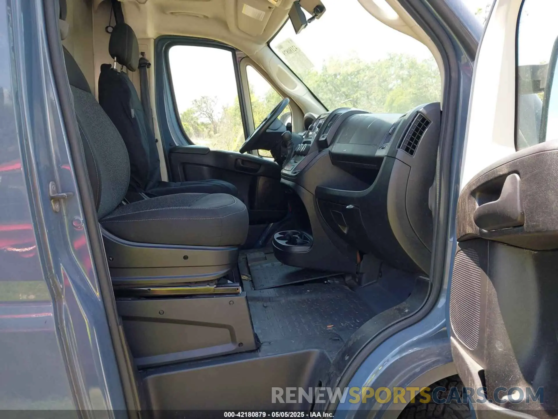 5 Photograph of a damaged car 3C6URVJG4KE558841 RAM PROMASTER 3500 2019