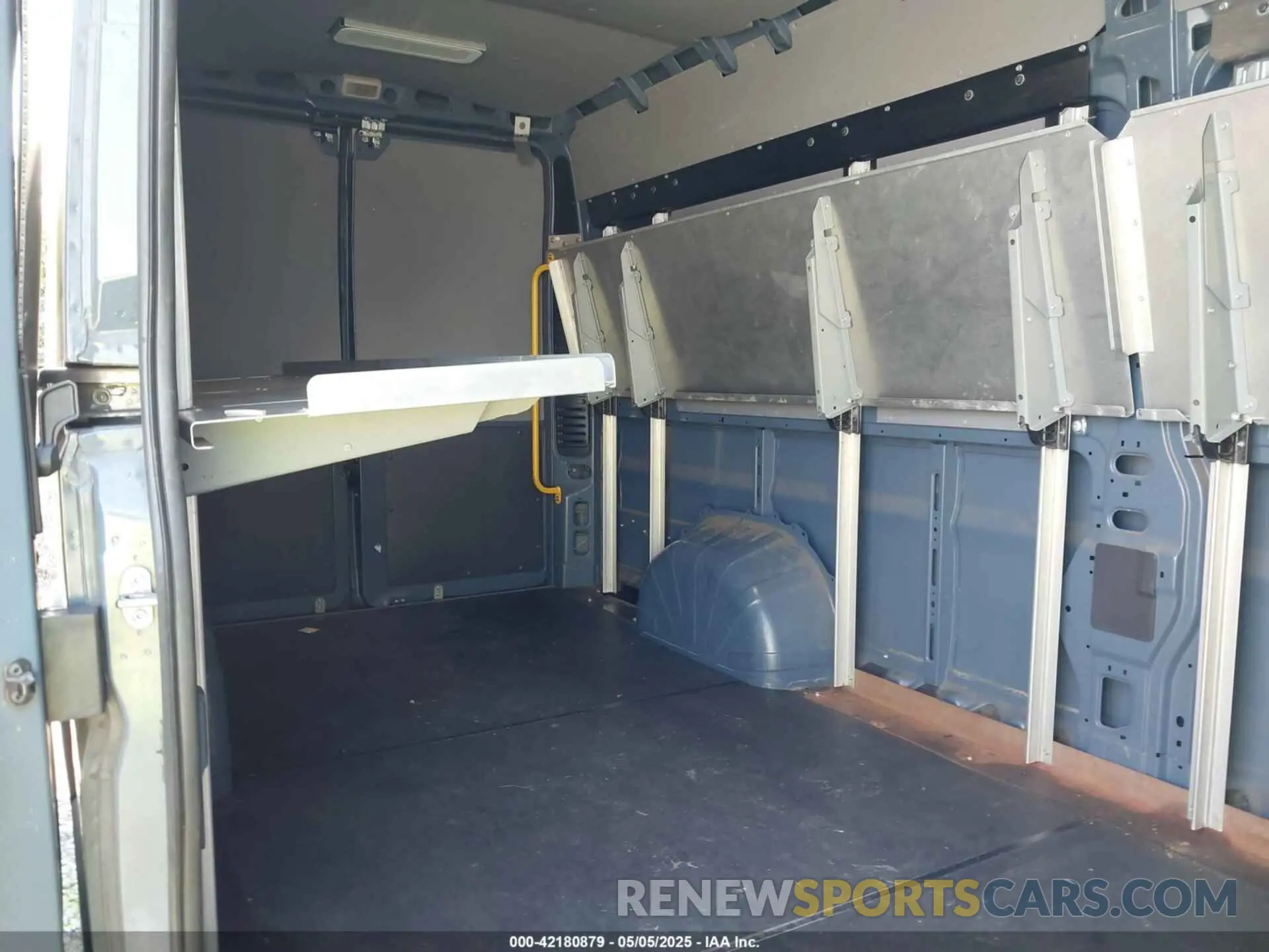 8 Photograph of a damaged car 3C6URVJG4KE558841 RAM PROMASTER 3500 2019
