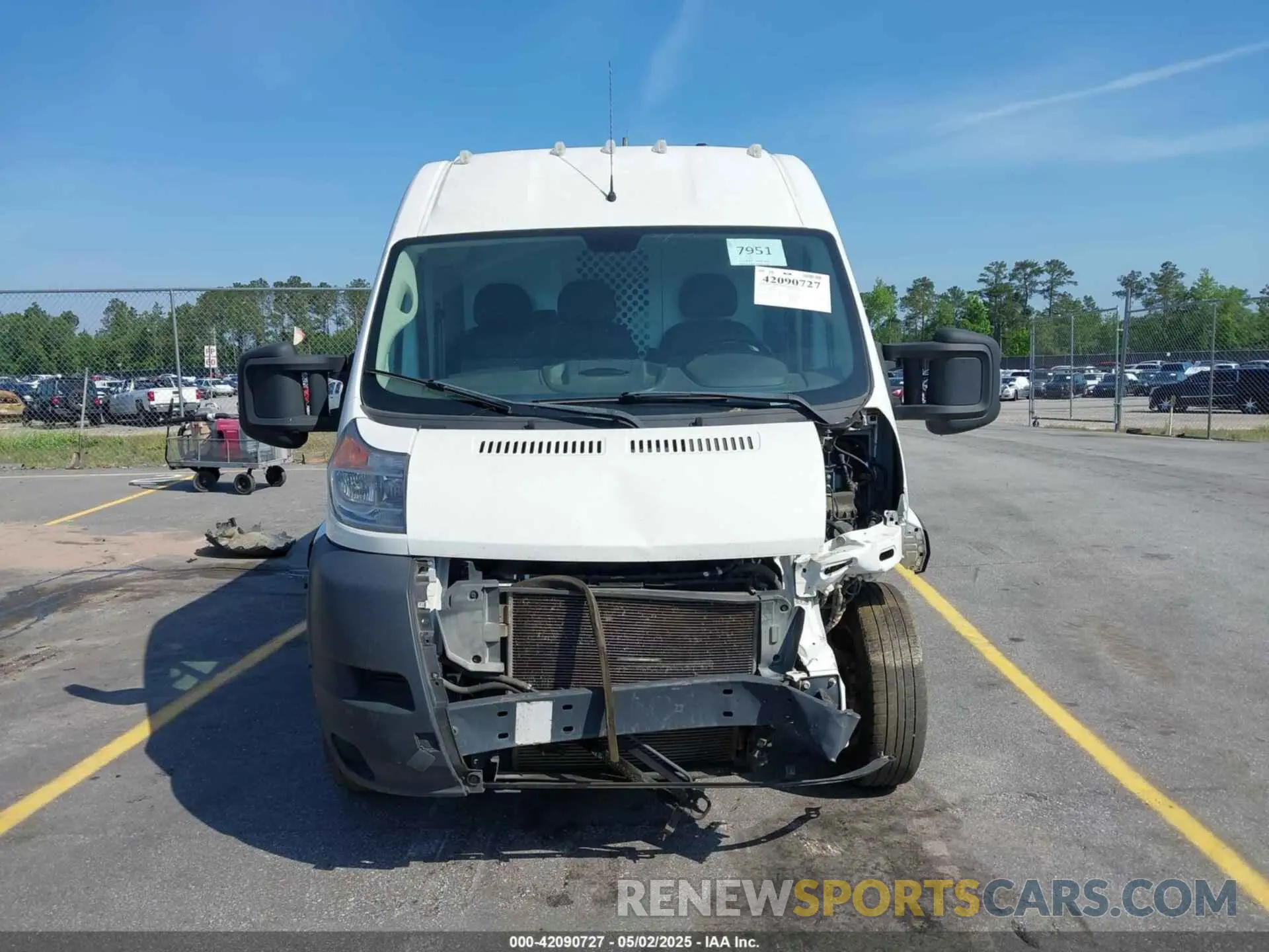 12 Photograph of a damaged car 3C6URVJG5KE508028 RAM PROMASTER 3500 2019