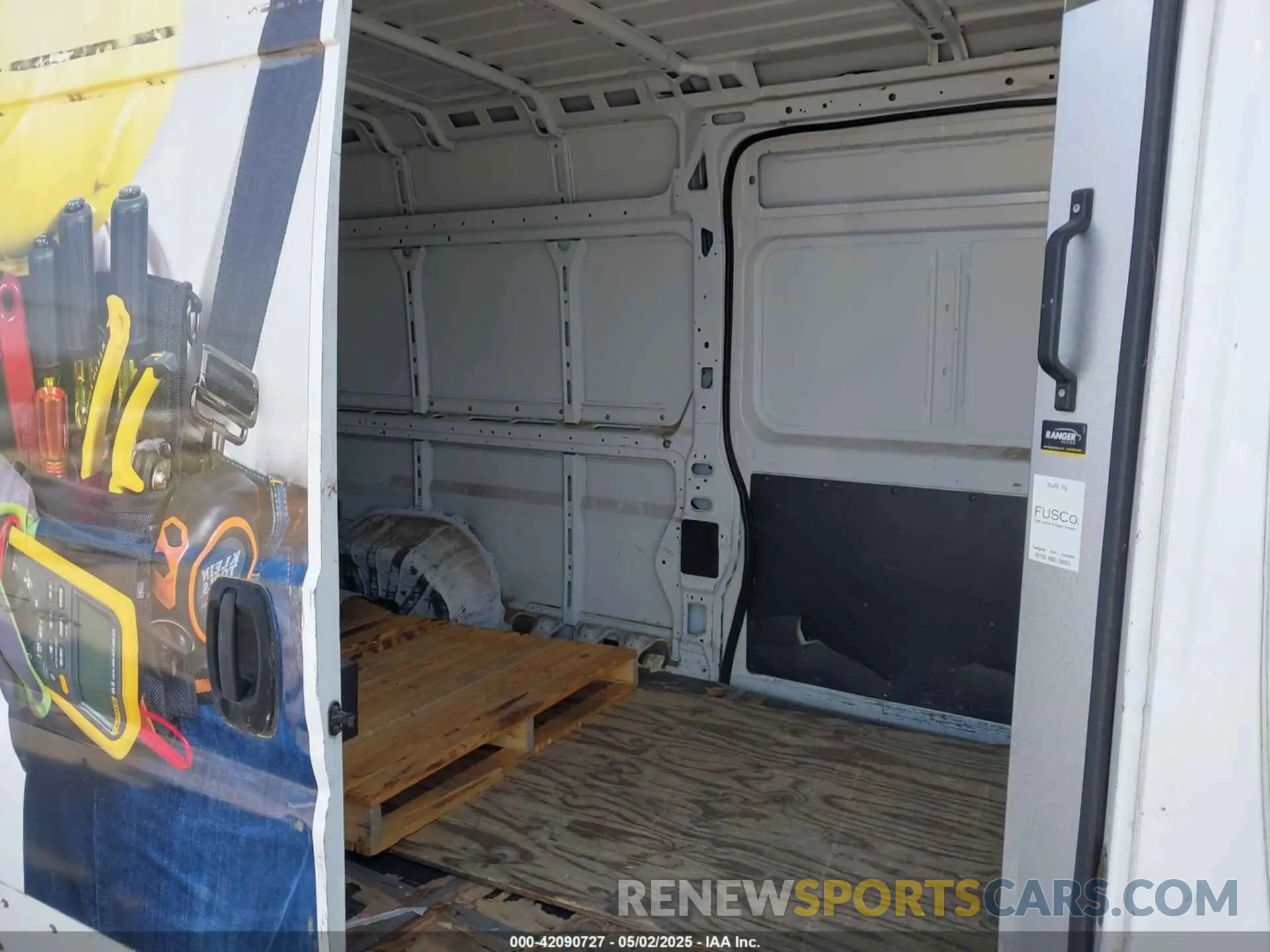 8 Photograph of a damaged car 3C6URVJG5KE508028 RAM PROMASTER 3500 2019
