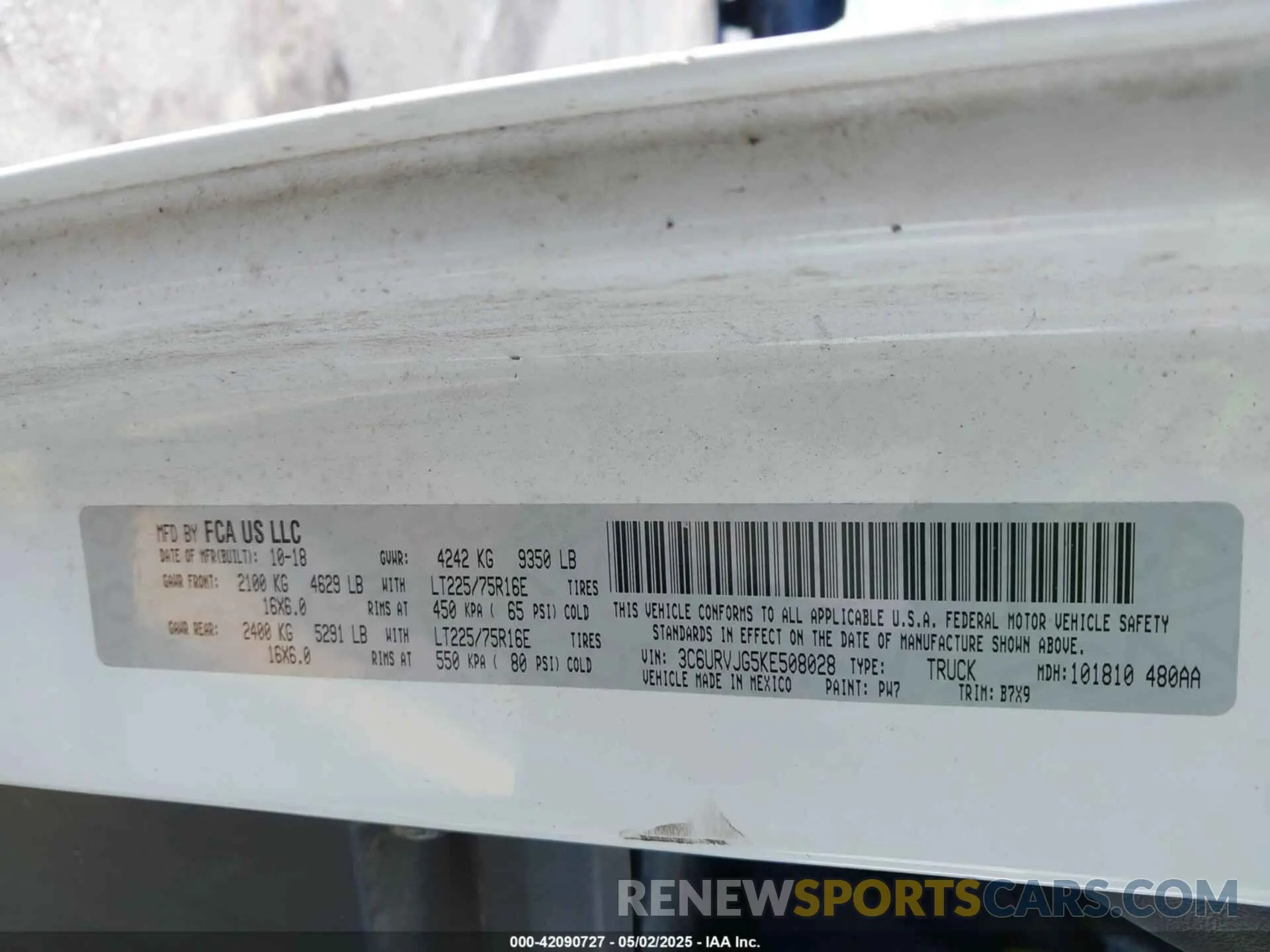9 Photograph of a damaged car 3C6URVJG5KE508028 RAM PROMASTER 3500 2019