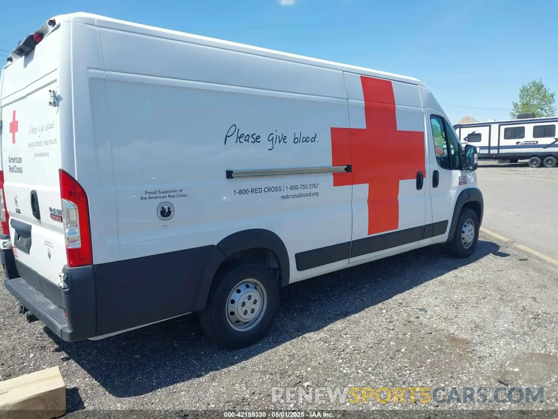 4 Photograph of a damaged car 3C6URVJG5KE535004 RAM PROMASTER 3500 2019