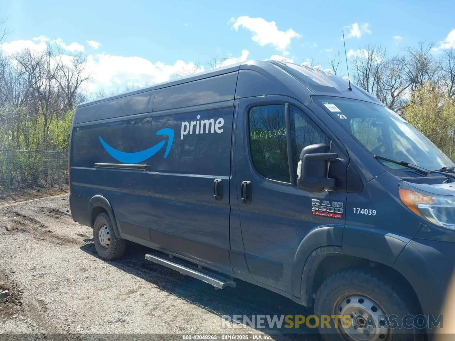 13 Photograph of a damaged car 3C6URVJG6KE544844 RAM PROMASTER 3500 2019