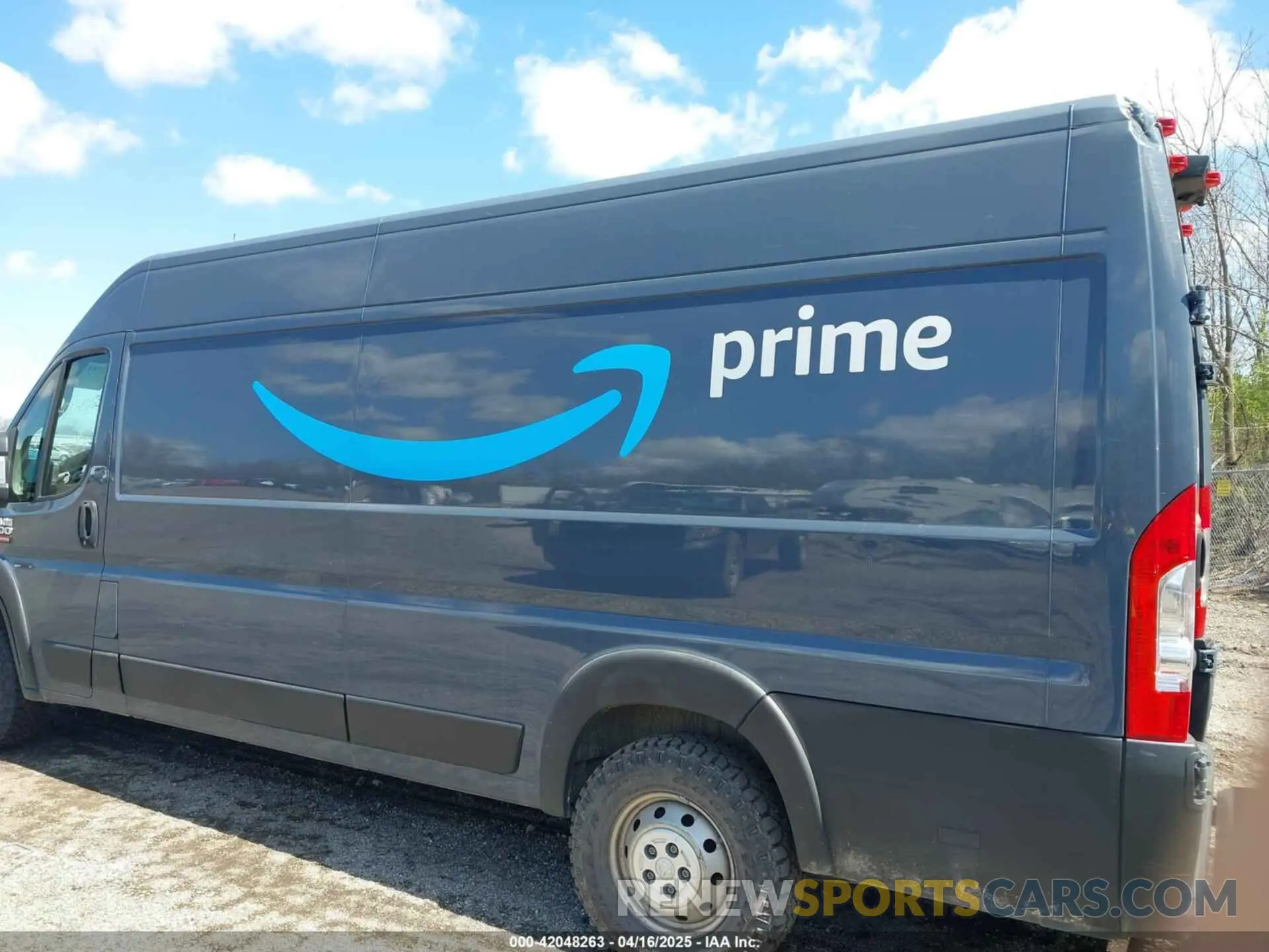 14 Photograph of a damaged car 3C6URVJG6KE544844 RAM PROMASTER 3500 2019