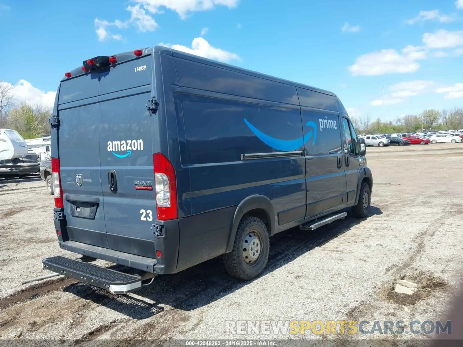 4 Photograph of a damaged car 3C6URVJG6KE544844 RAM PROMASTER 3500 2019