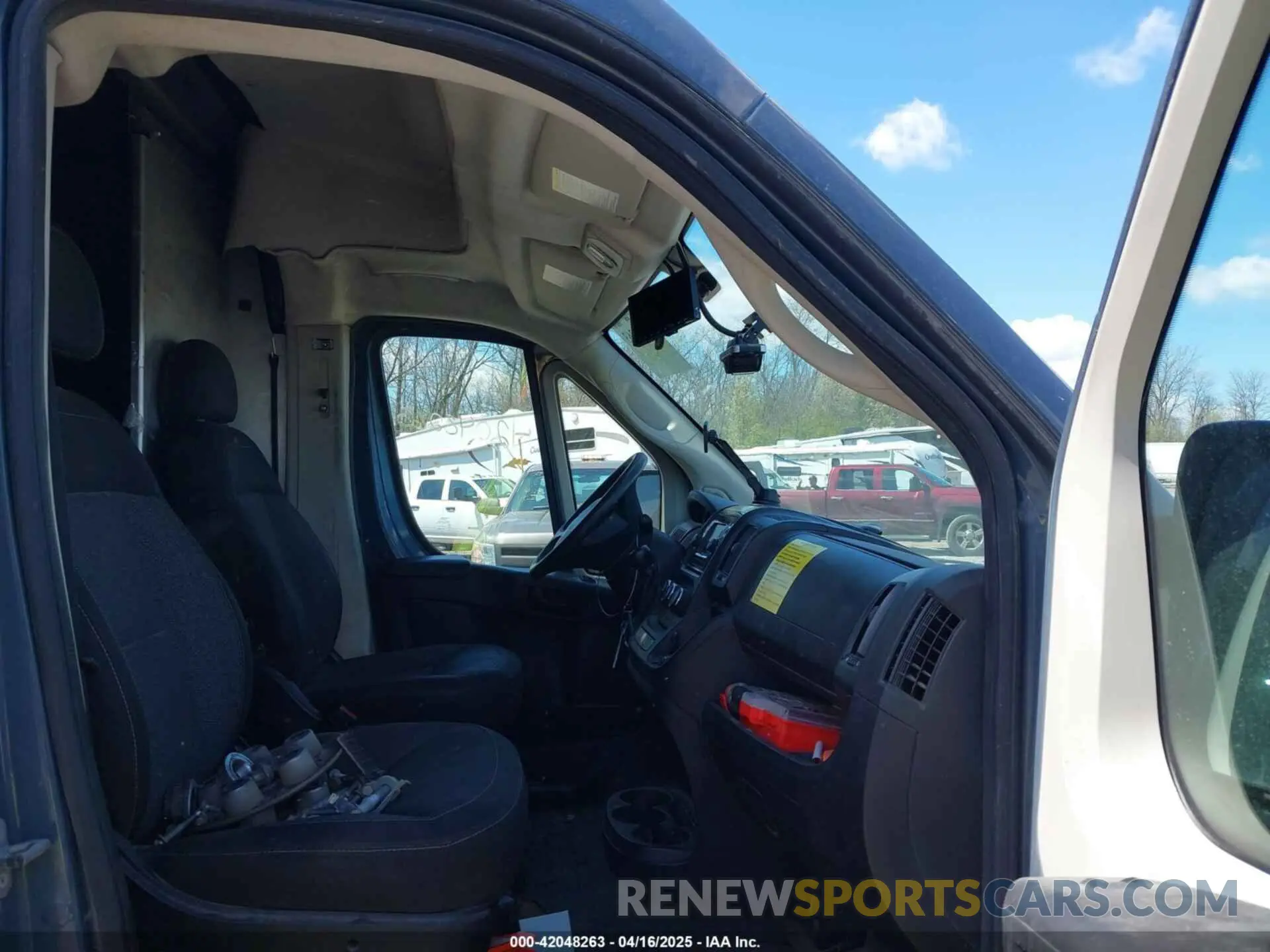 5 Photograph of a damaged car 3C6URVJG6KE544844 RAM PROMASTER 3500 2019