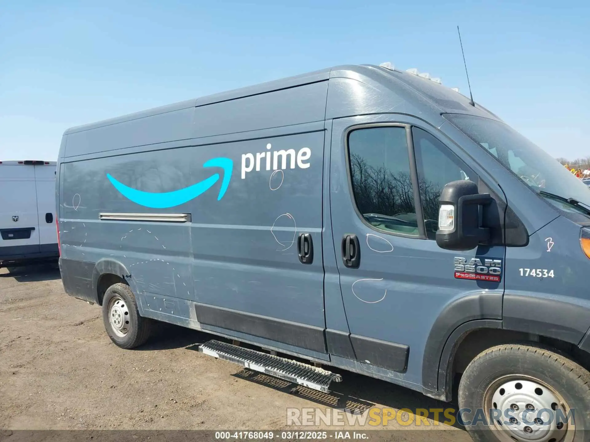 13 Photograph of a damaged car 3C6URVJG6KE564284 RAM PROMASTER 3500 2019