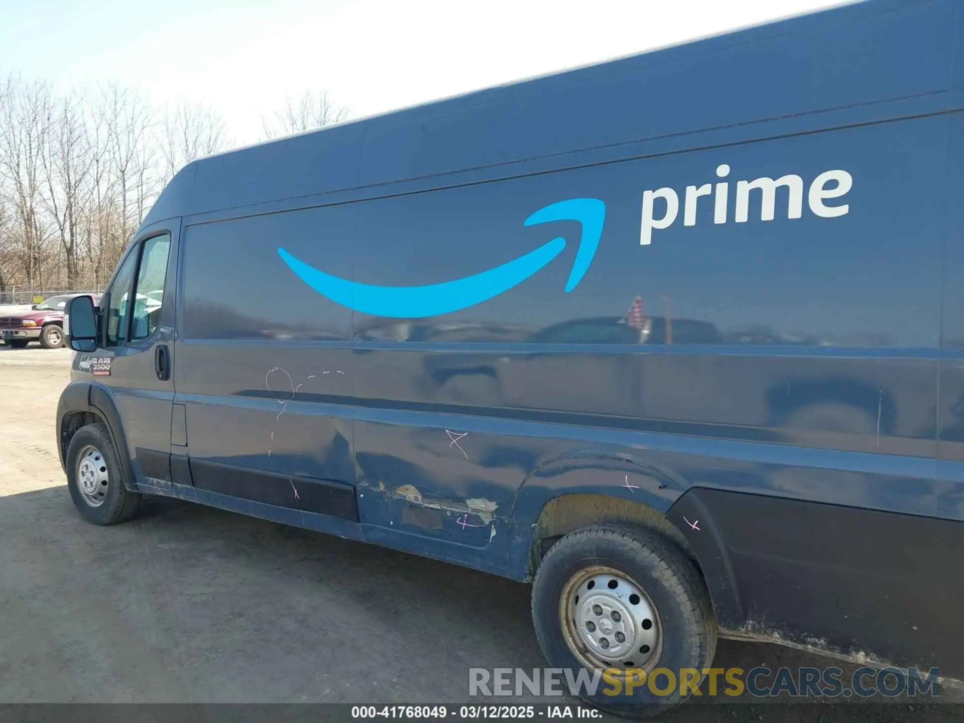 14 Photograph of a damaged car 3C6URVJG6KE564284 RAM PROMASTER 3500 2019