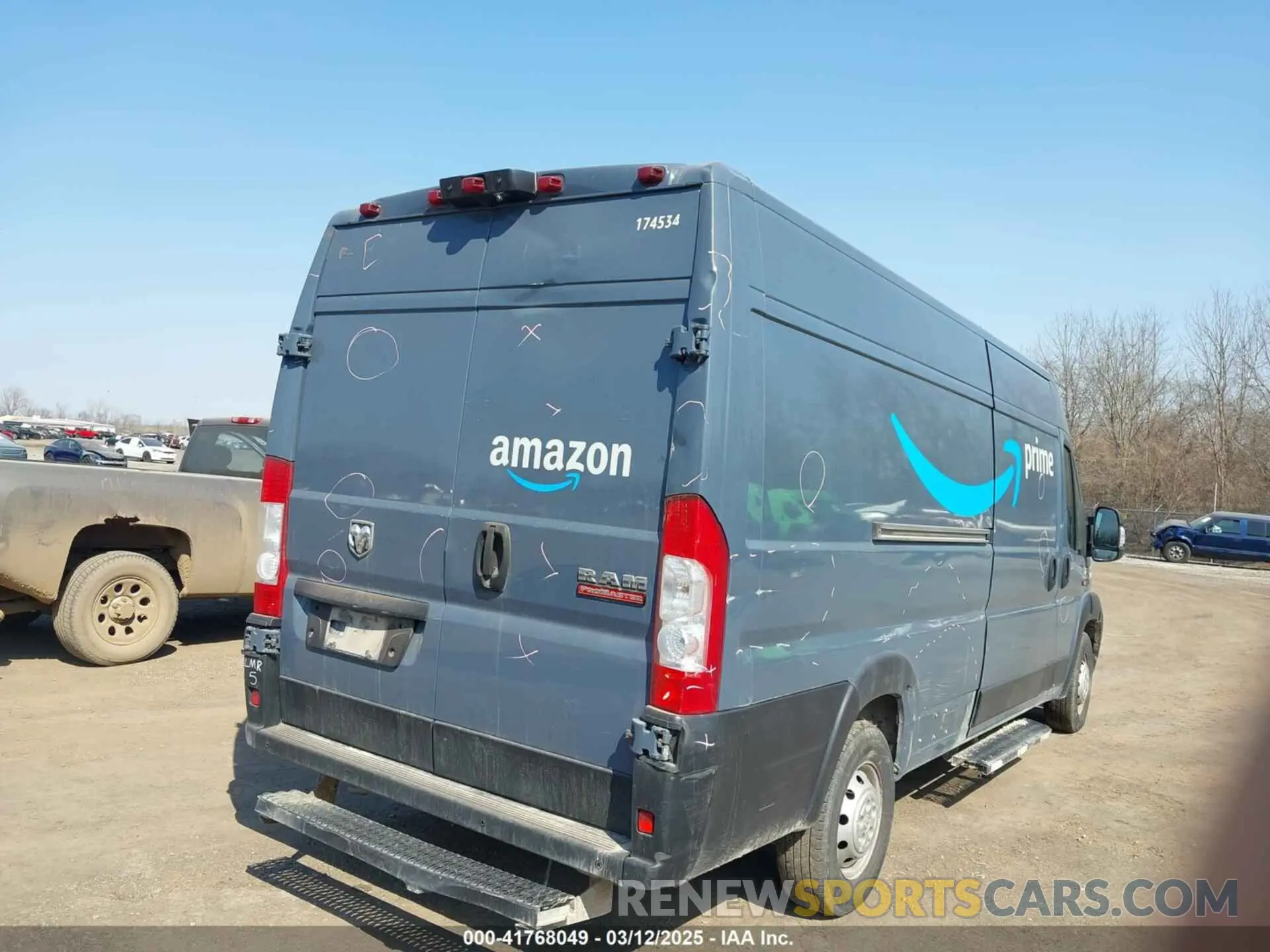 16 Photograph of a damaged car 3C6URVJG6KE564284 RAM PROMASTER 3500 2019