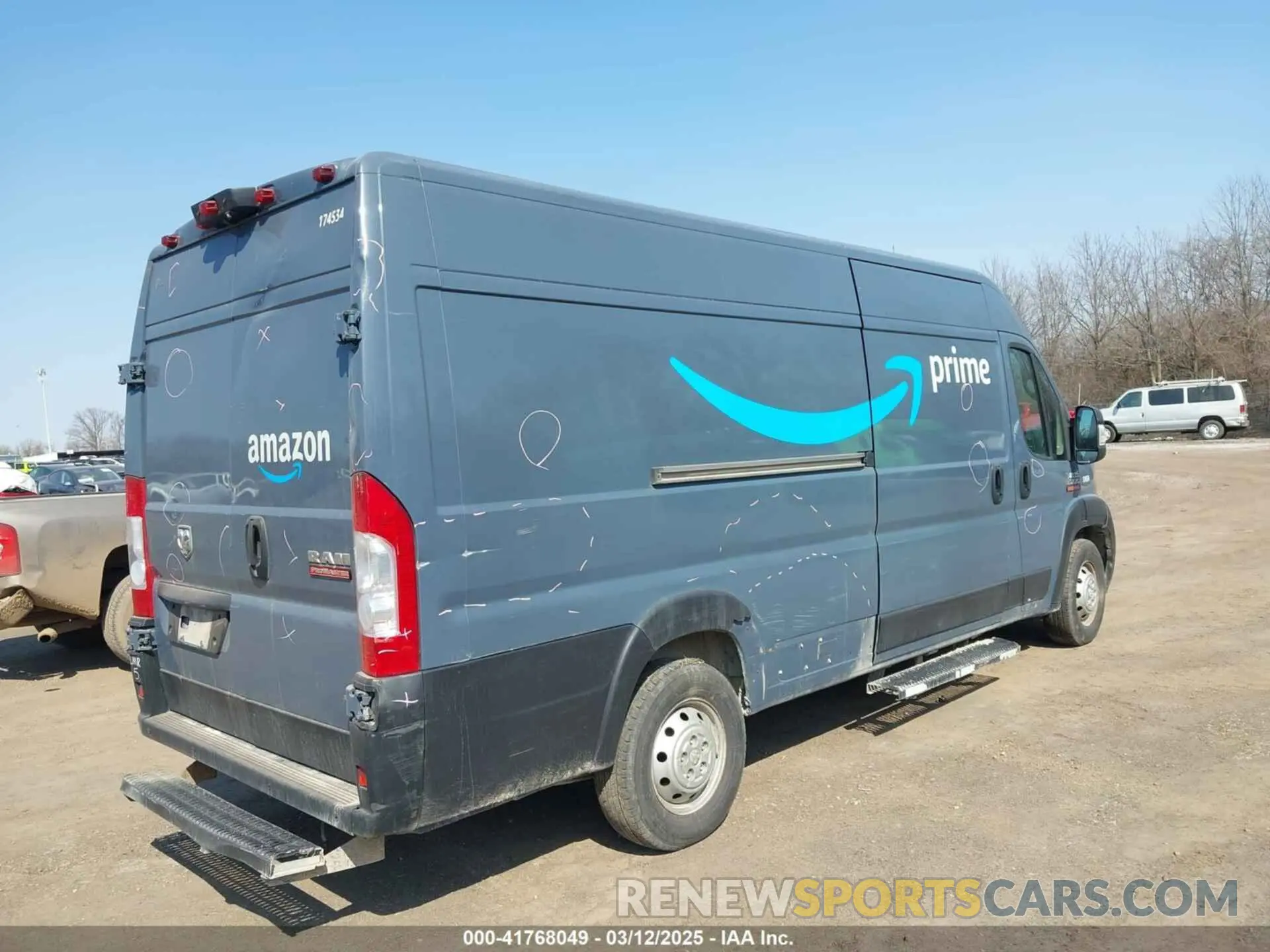 4 Photograph of a damaged car 3C6URVJG6KE564284 RAM PROMASTER 3500 2019