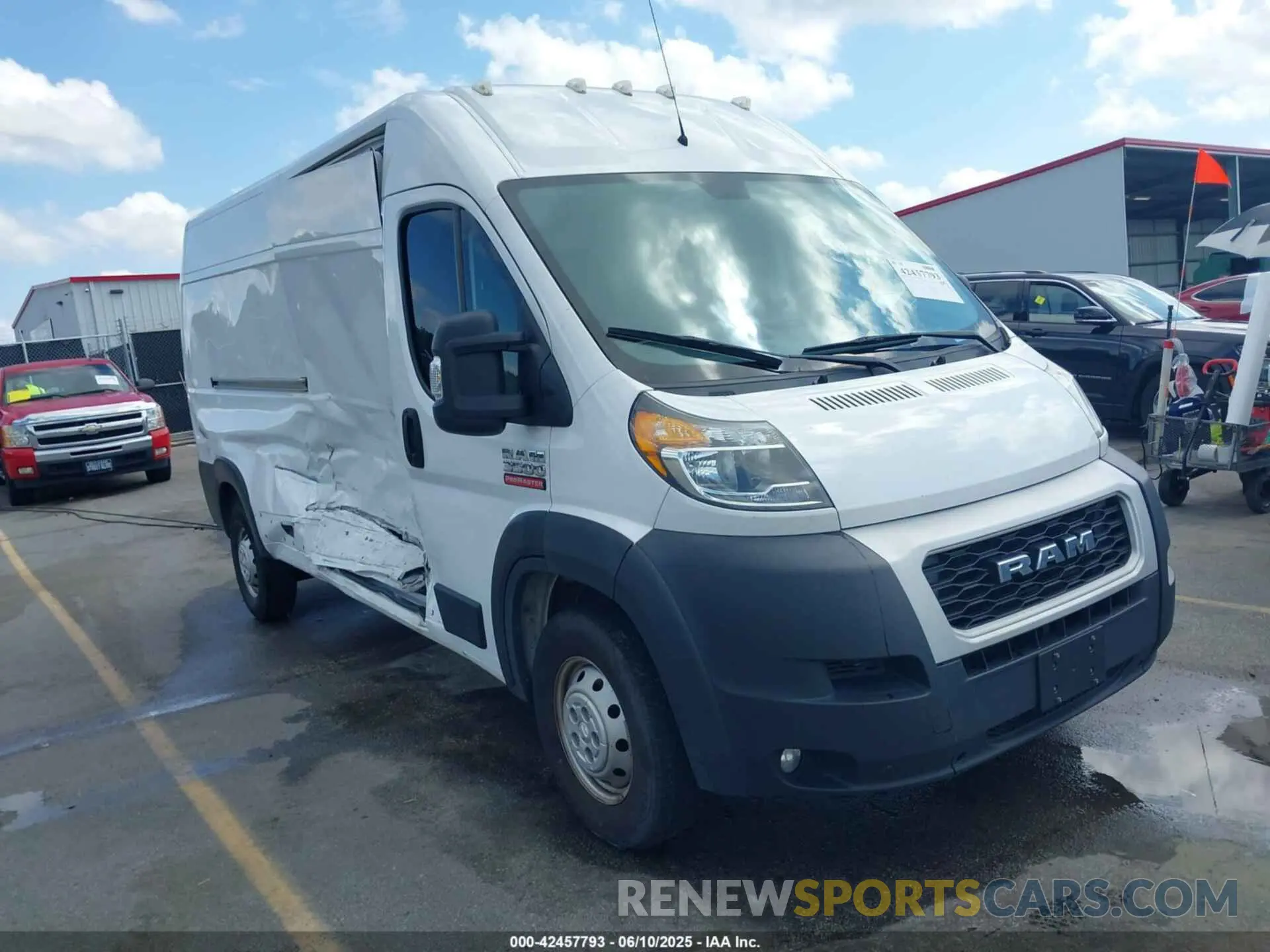 1 Photograph of a damaged car 3C6URVHG6LE110818 RAM PROMASTER 3500 2020